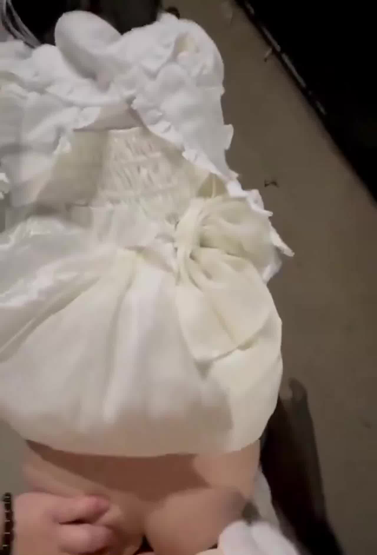  陪大叔在广场做爱 的剧照8