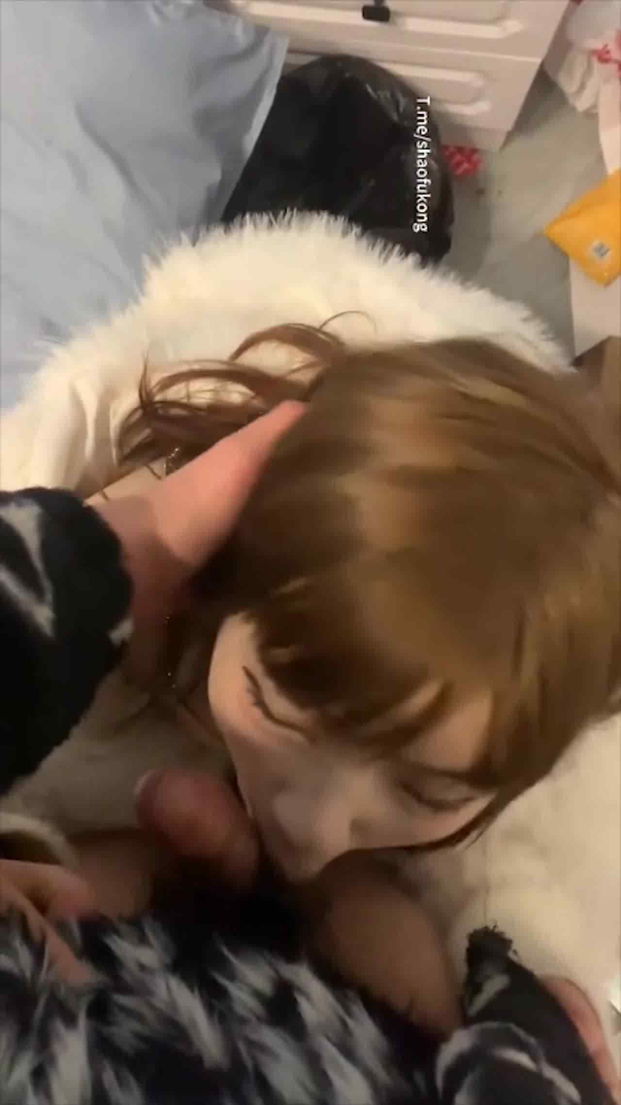  颜射小母狗是我最大的福气 的剧照4