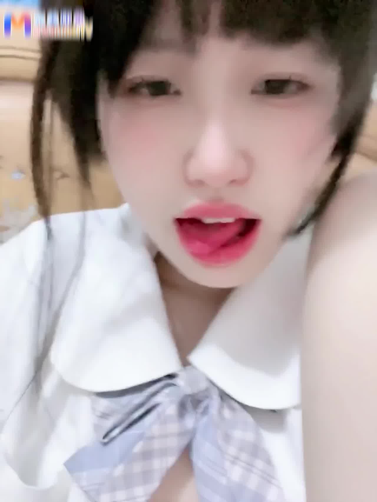  比心陪玩初次下海，粉穴jk小妹妹，娇滴滴让人欲罢不能，这样的小可爱谁不想拥有呢 的剧照4