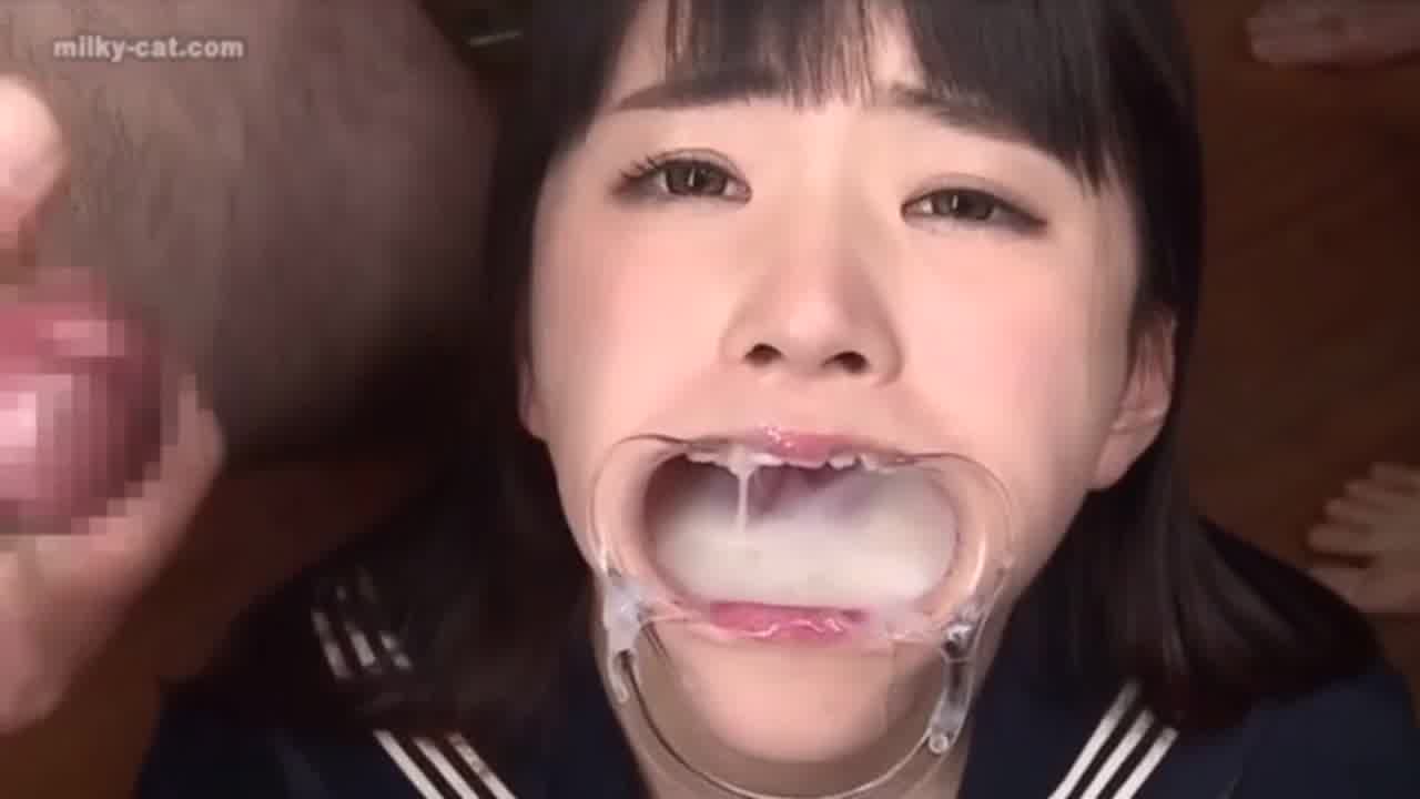  变态水手服女高中生强制饮精 的剧照8