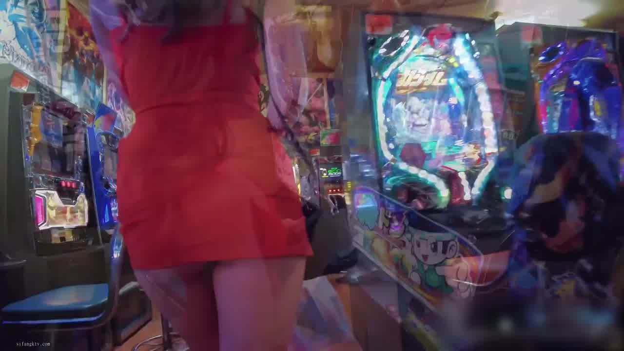  Naomi 打小钢珠时女友想爱爱 的剧照1