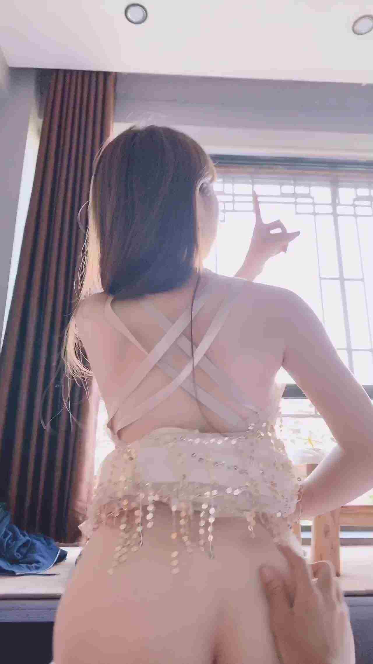  最近非常火的91女神 不见星空压诱惑穿搭女上位 的剧照2