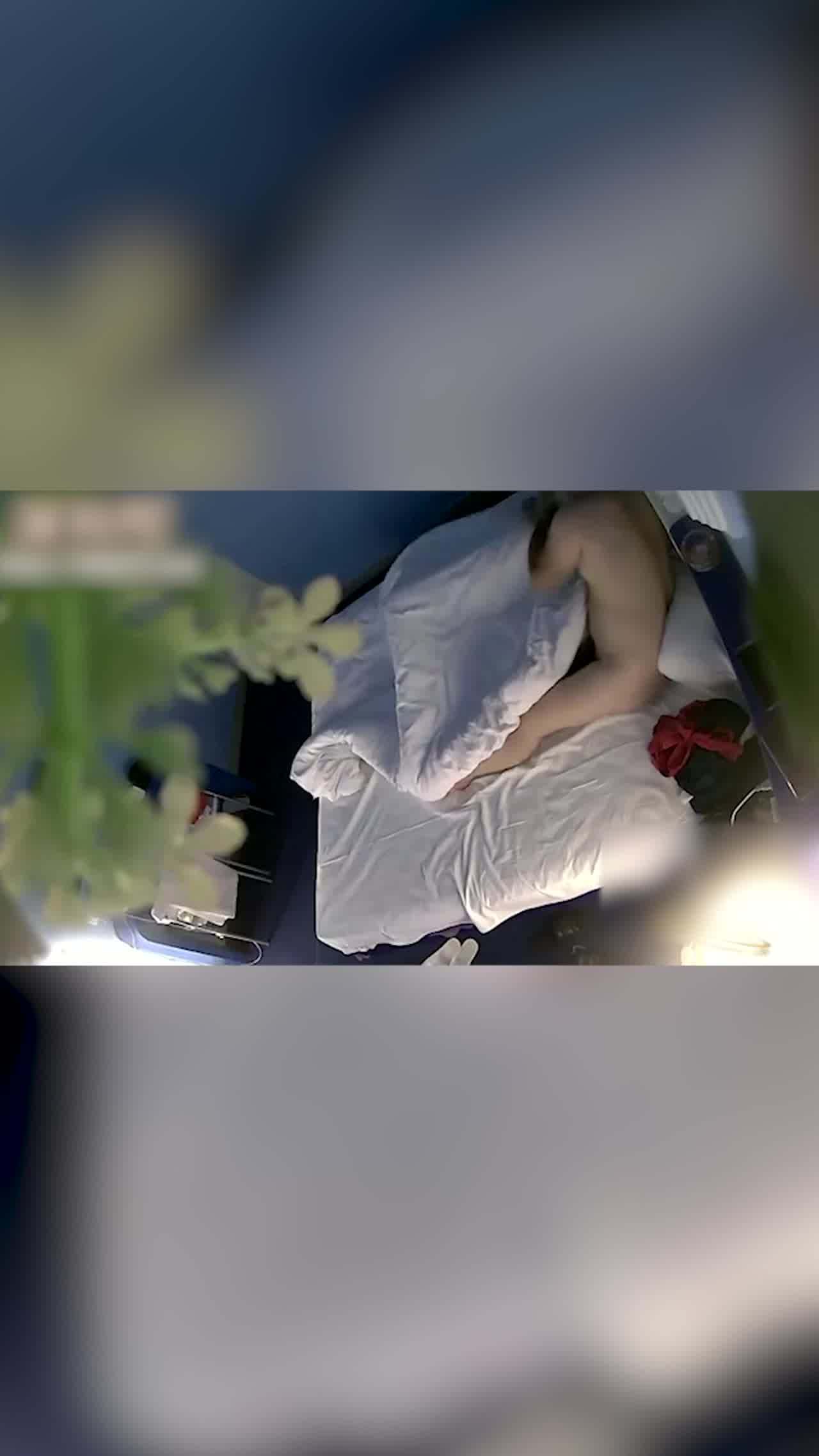  门事件 南京教育局局长胡松 睡了多名女校长女学生不够还指派陪千名女学生与官员陪酒陪睡来巩固自己的仕途 的剧照1