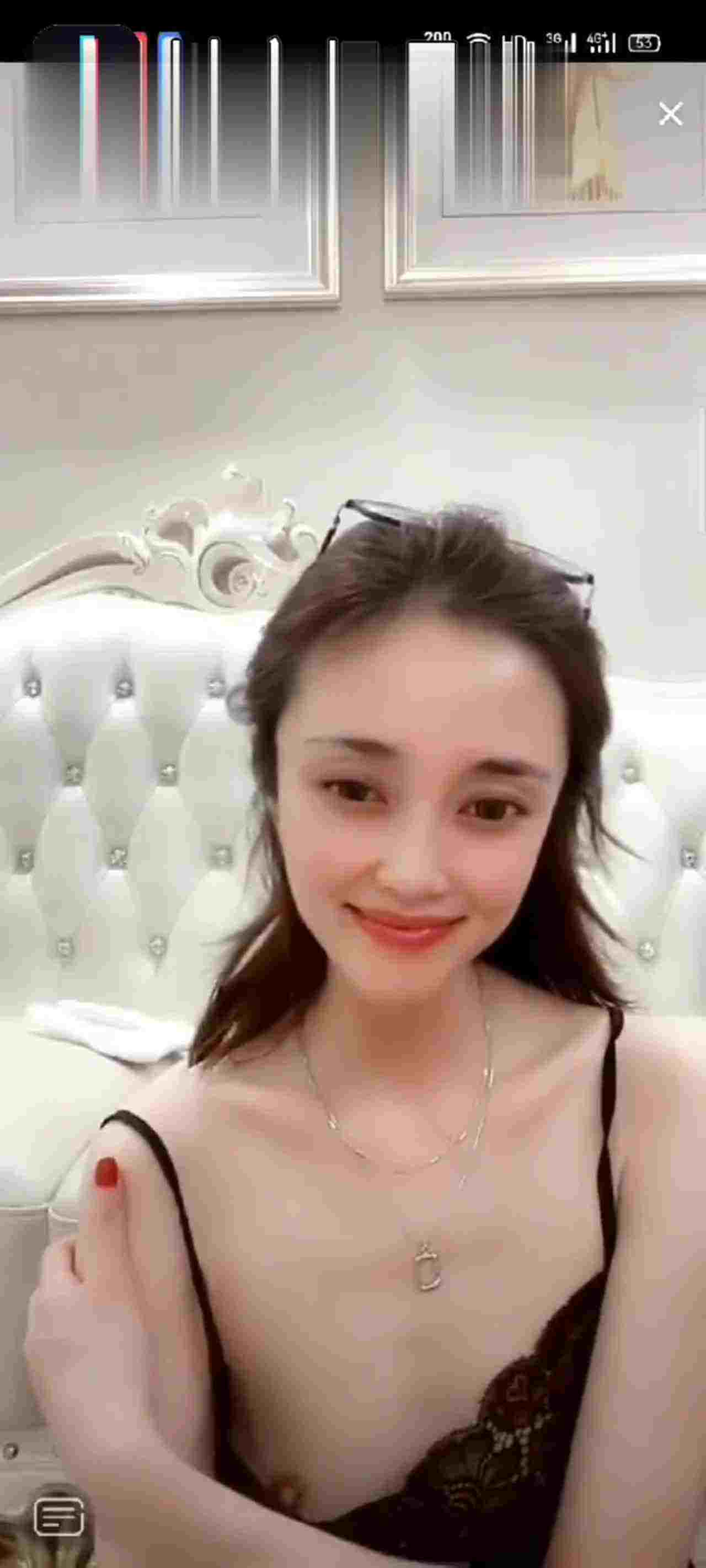  抖音走光系列-大胆露奶 的剧照7