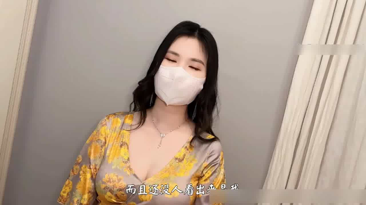  抖音前段时间最热门的黄色战袍 的剧照5