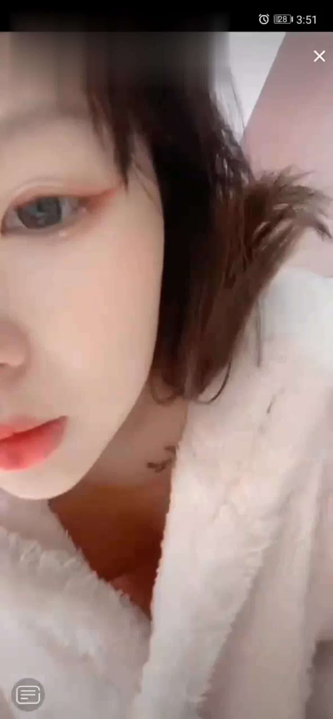  抖音走光系列-粉嫩乳头 的剧照3