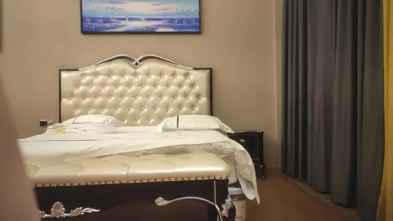  【熟妇人妻】眼镜知性人妻，教师制服扮演，黑丝高跟，极度诱惑，孩子已经长大了吧，看我使劲操他妈妈的骚逼 的剧照5