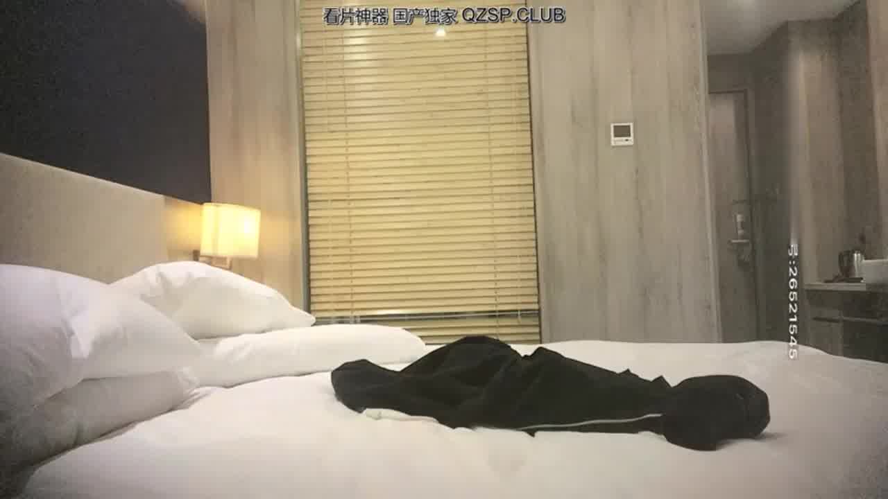  老金约操清纯一线天小姐姐，外表清纯床上超级骚 中文骚逼 的剧照6