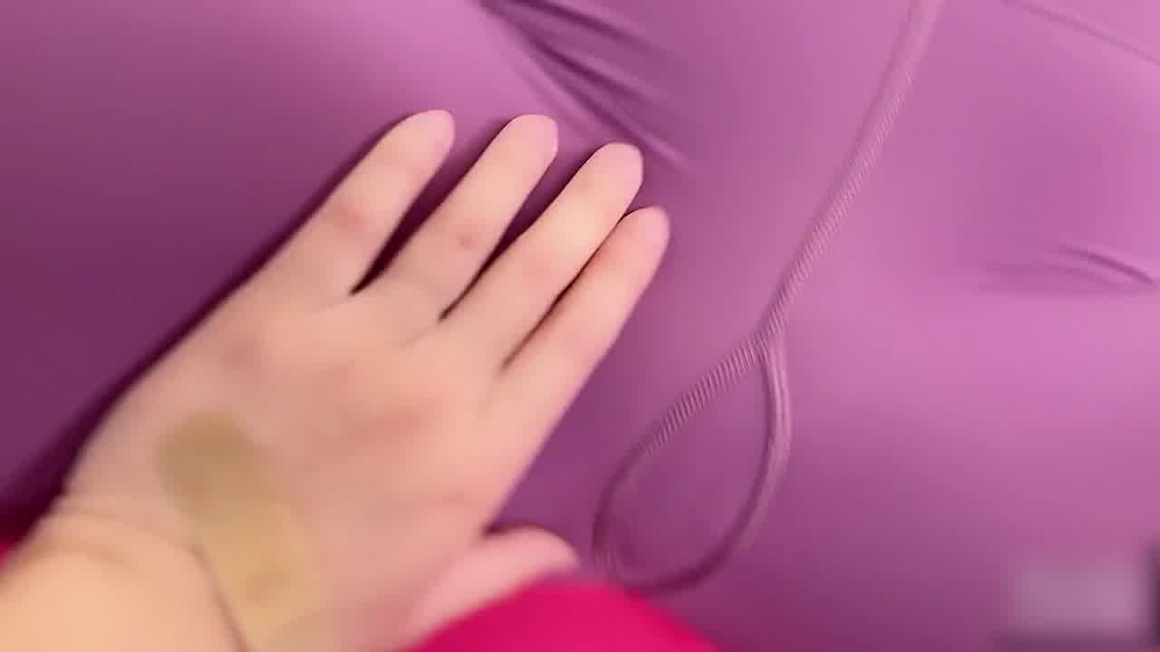  全网首发【性感瑜伽裤，忍不住爱爱】瑜伽裤特别包臀 显得屁股特别好看呢 高清1080P原版无水印 的剧照3