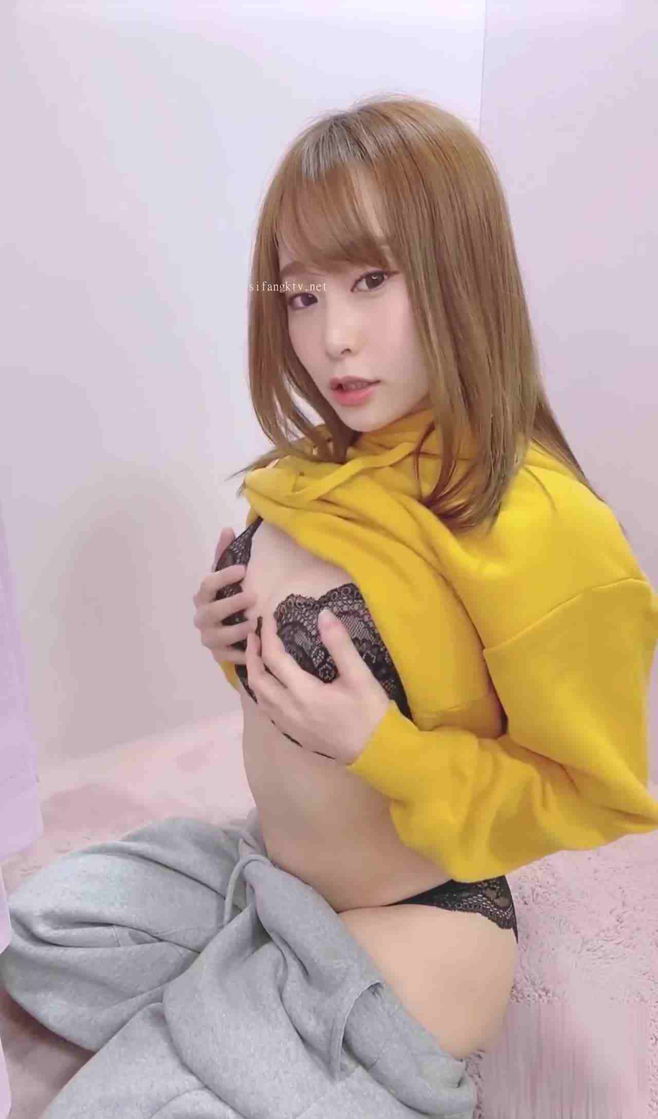  东京女子大学 日本知名网红UP博主 逢坂爱 高价土豪大尺度福利流出 黑色蕾丝内衣诱惑 的剧照9