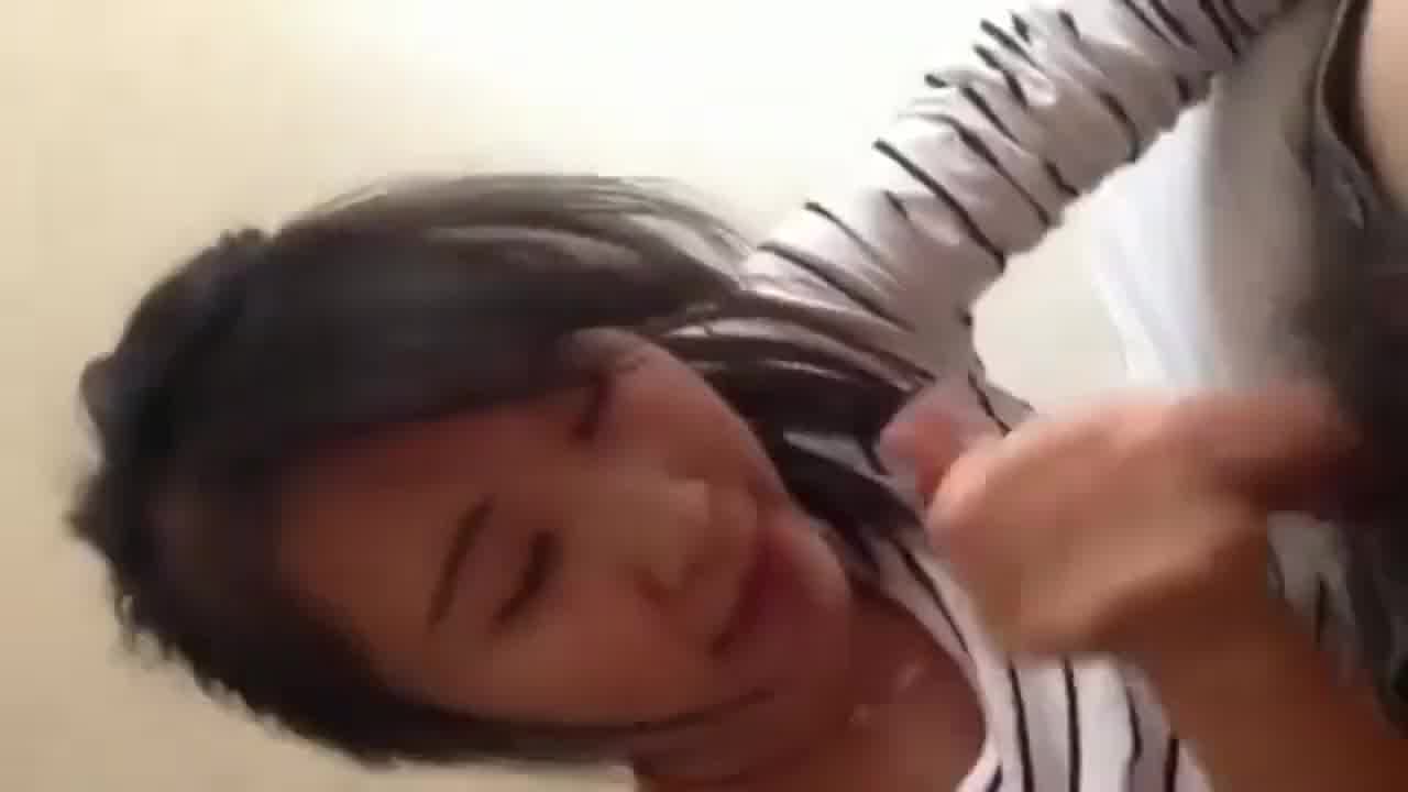  打工夫妻周末在家自拍虽然不漂亮但贵在真实 的剧照2