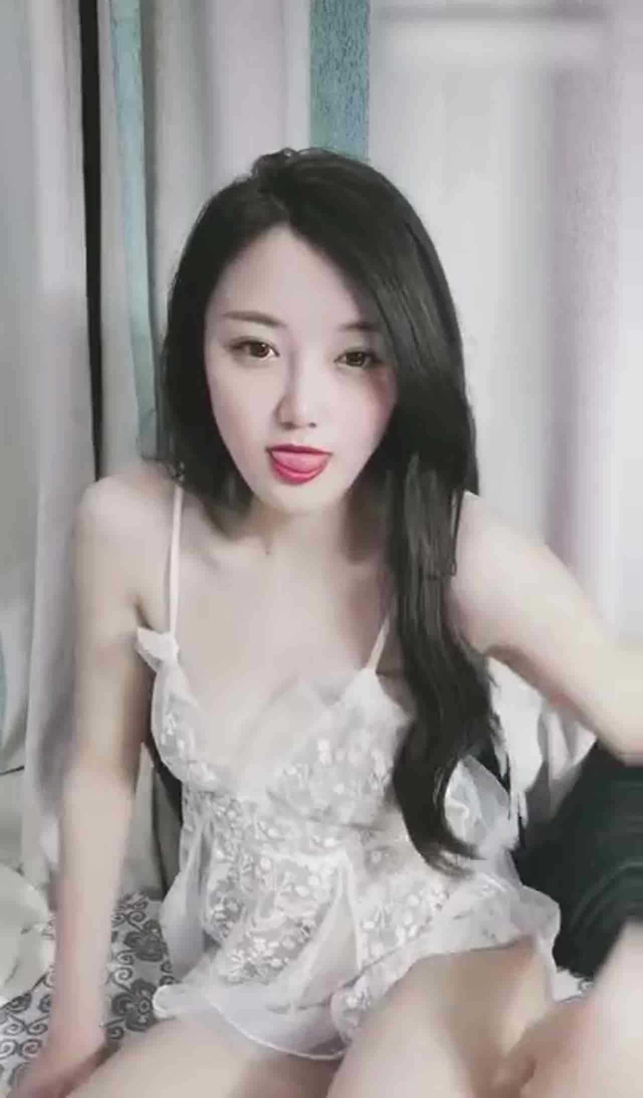  颜值高妹子全程露脸跟小哥玩69口交模样好骚 的剧照4