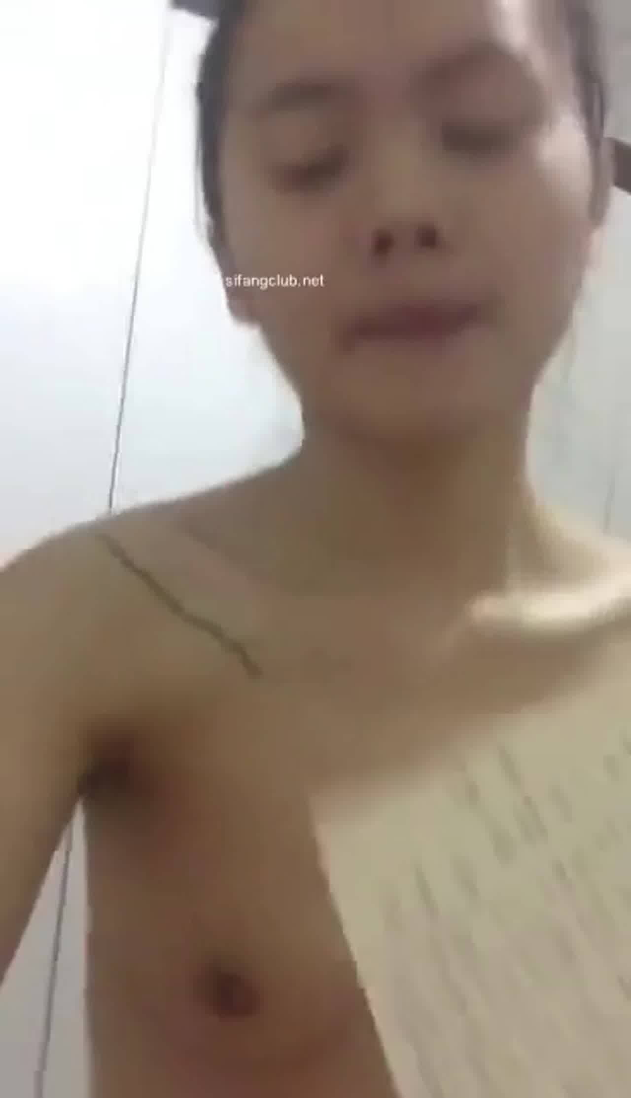  【借裸贷还敢不还钱？】精选裸贷合集，贷款买手机，借贷整容的俩妹子，没能力偿还千万别借这种贷款！ 的剧照2