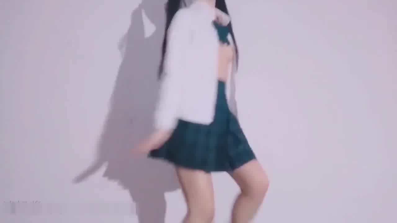  可爱双马尾萝莉淡奶酱r18宅舞，新人福利姬请多多支持~ 的剧照2