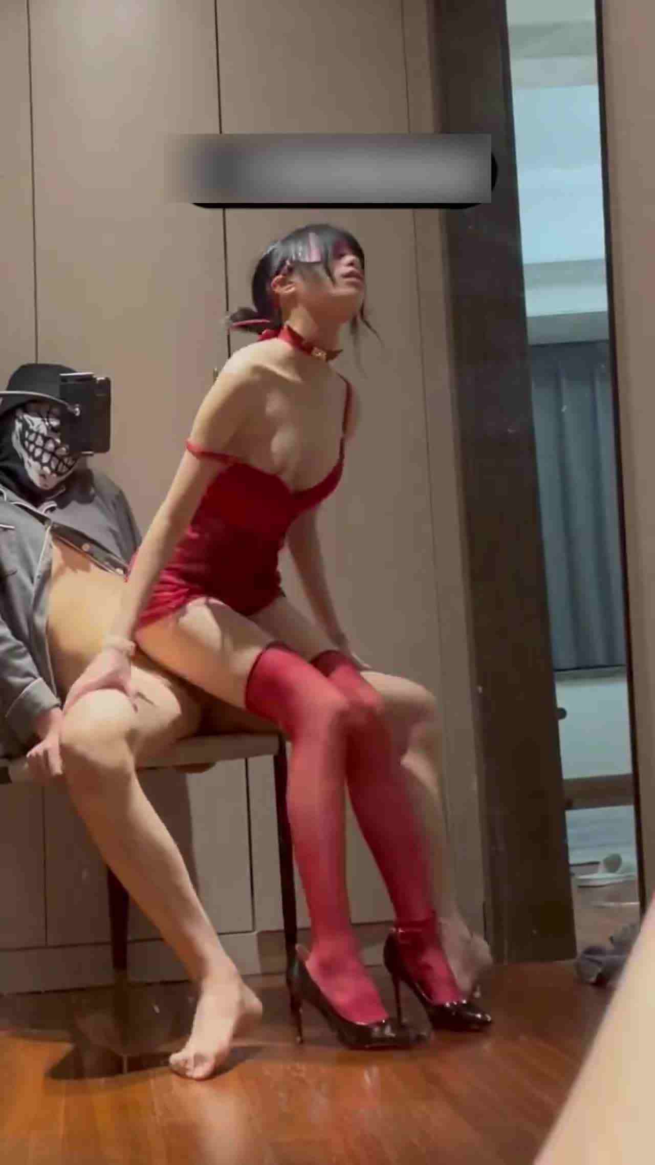  红丝少妇骑乘 的剧照5