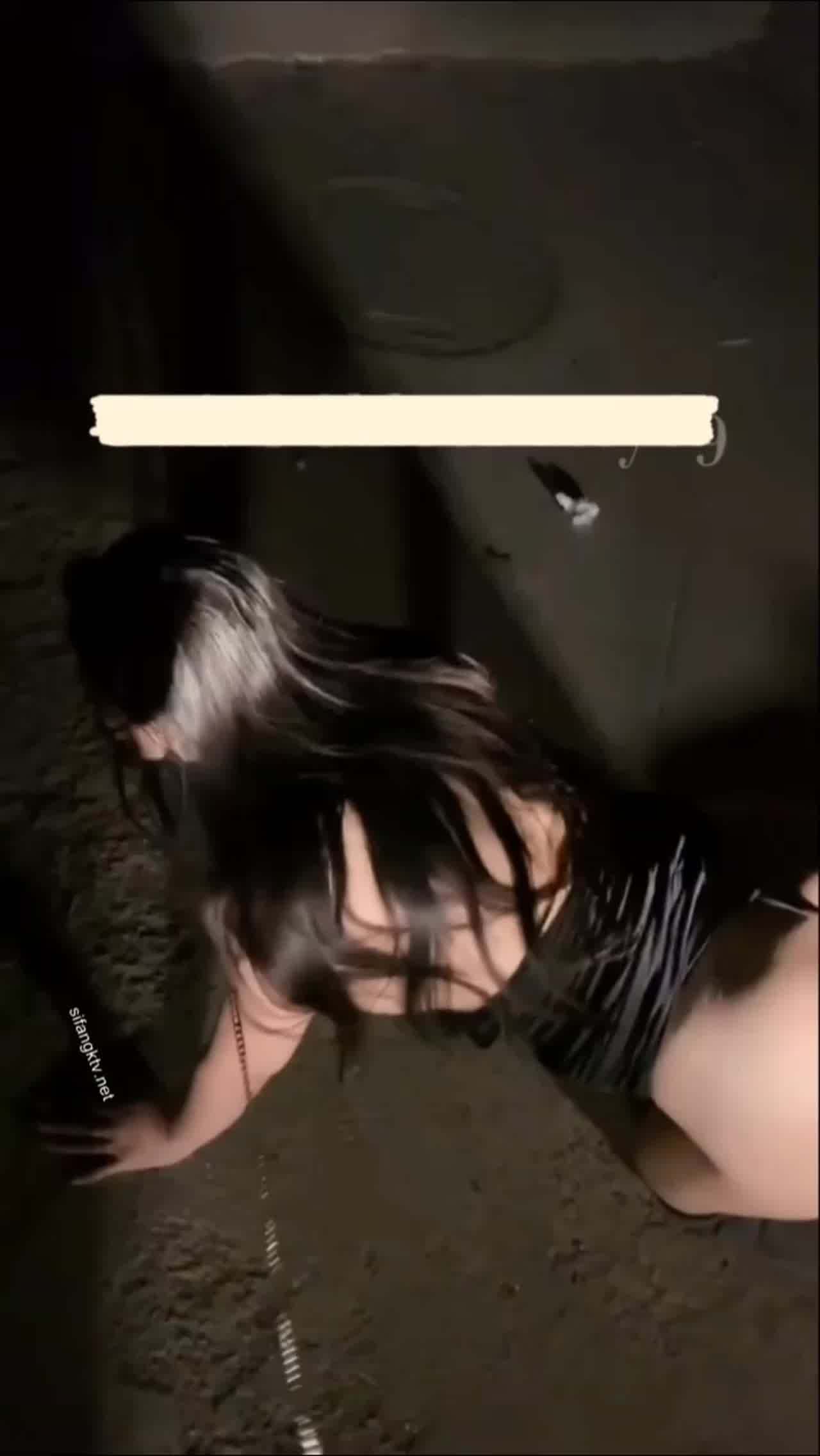  性感尤物精彩片段合集户外调教打炮舌钉口交多种道具调教 的剧照2