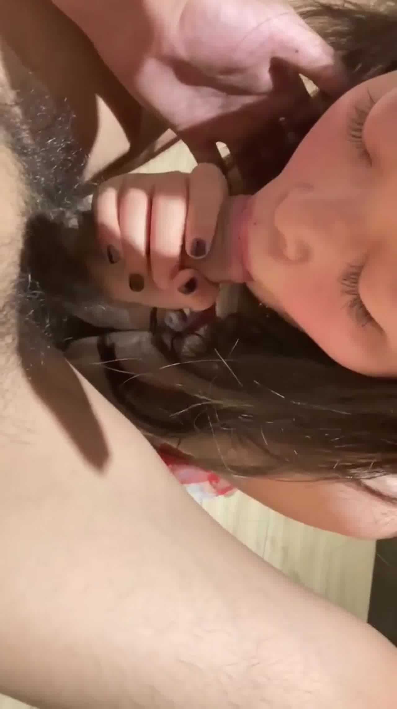  圣诞节制服反差母狗，抽搐痉挛叫声可爱结尾射精 的剧照10