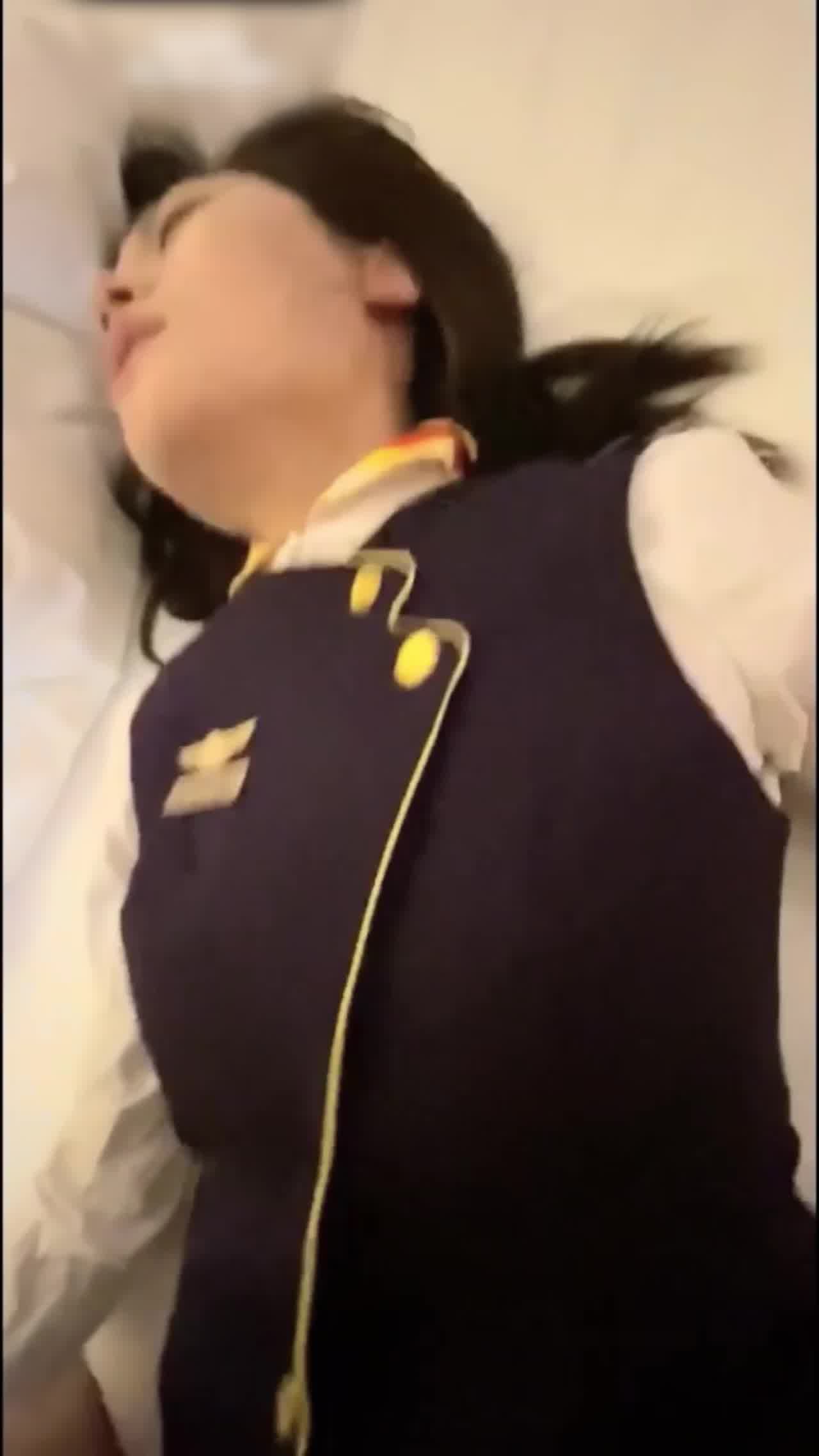  高颜质空姐美女 上床可羞认机长干爹包养黑幕曝光 的剧照1