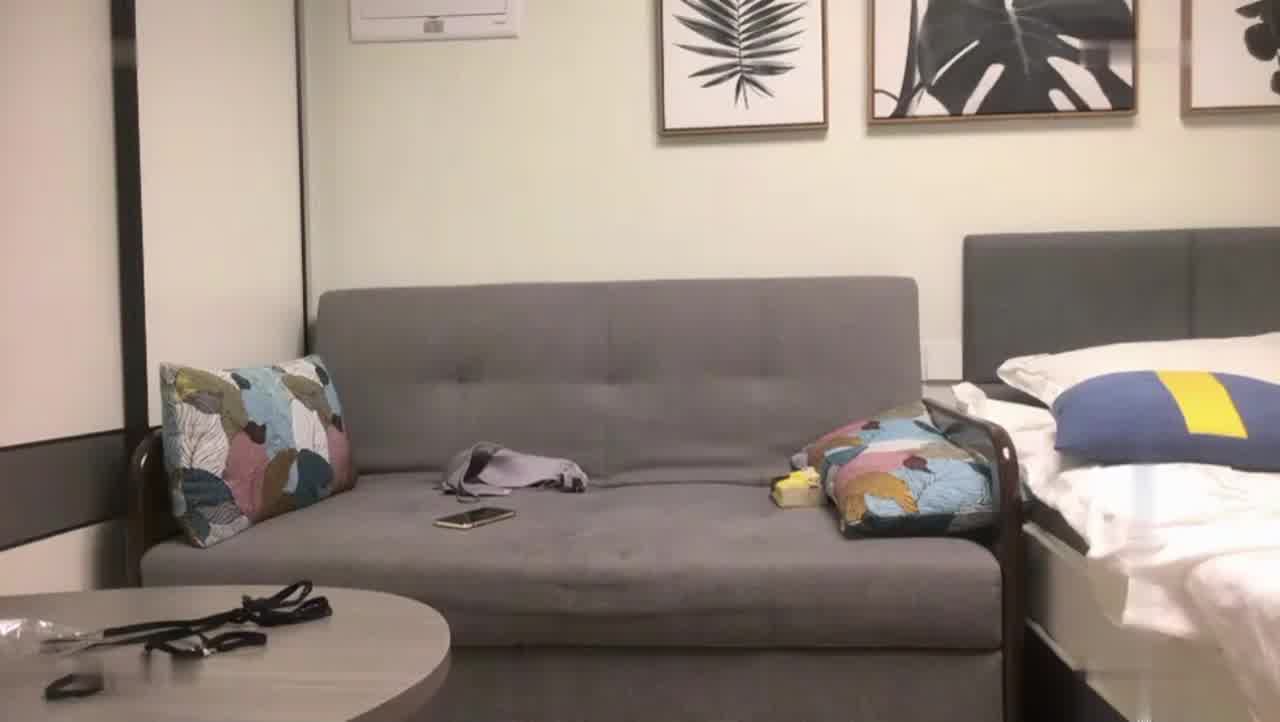  妹子讲述男朋友一天最少干她3-4次，有时候狠起来要干7次，受不了躲回老家，没想到他跑到我老家继续干我 的剧照3