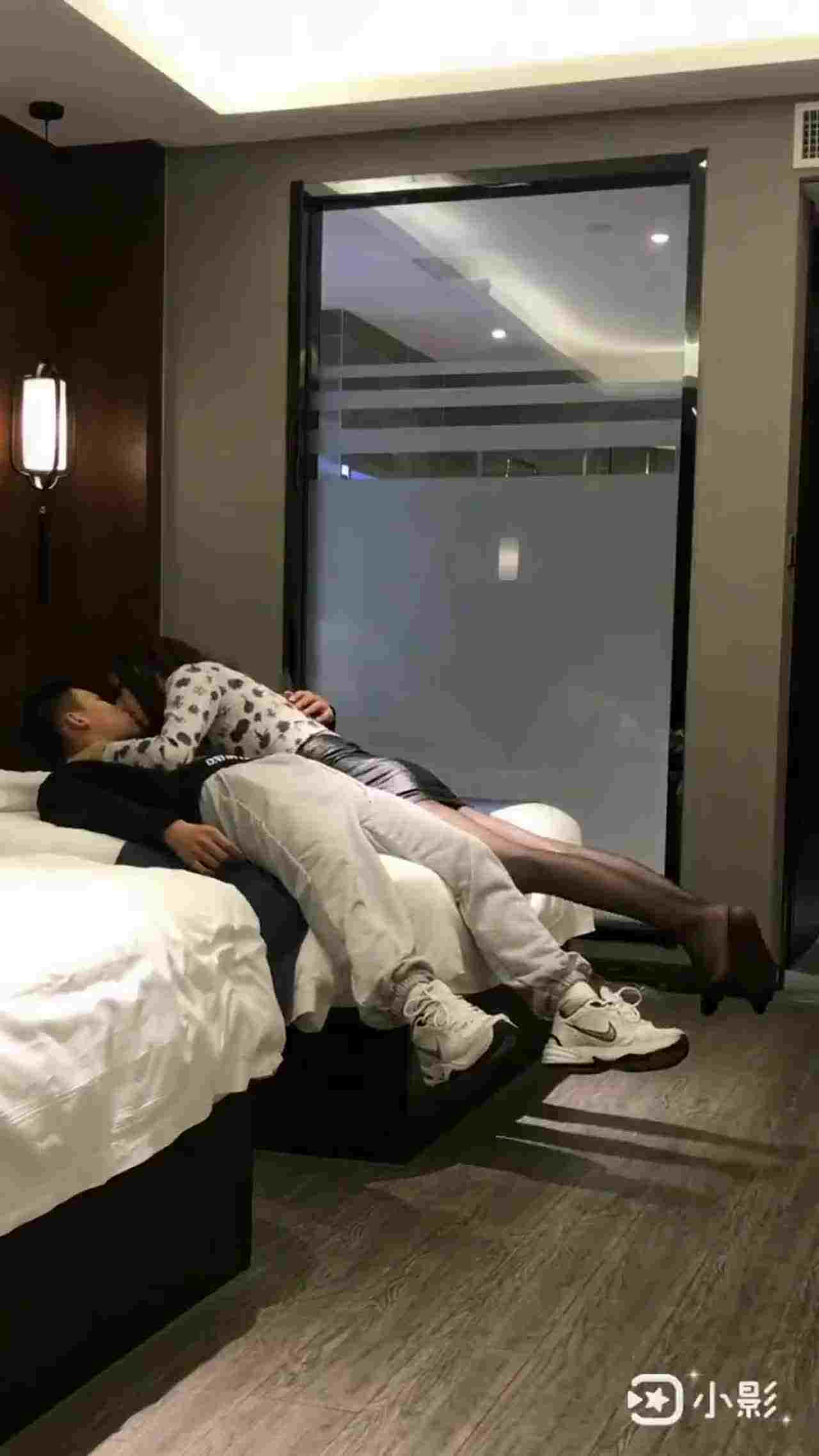  酒店榨精魔用嘴吸干你 的剧照1