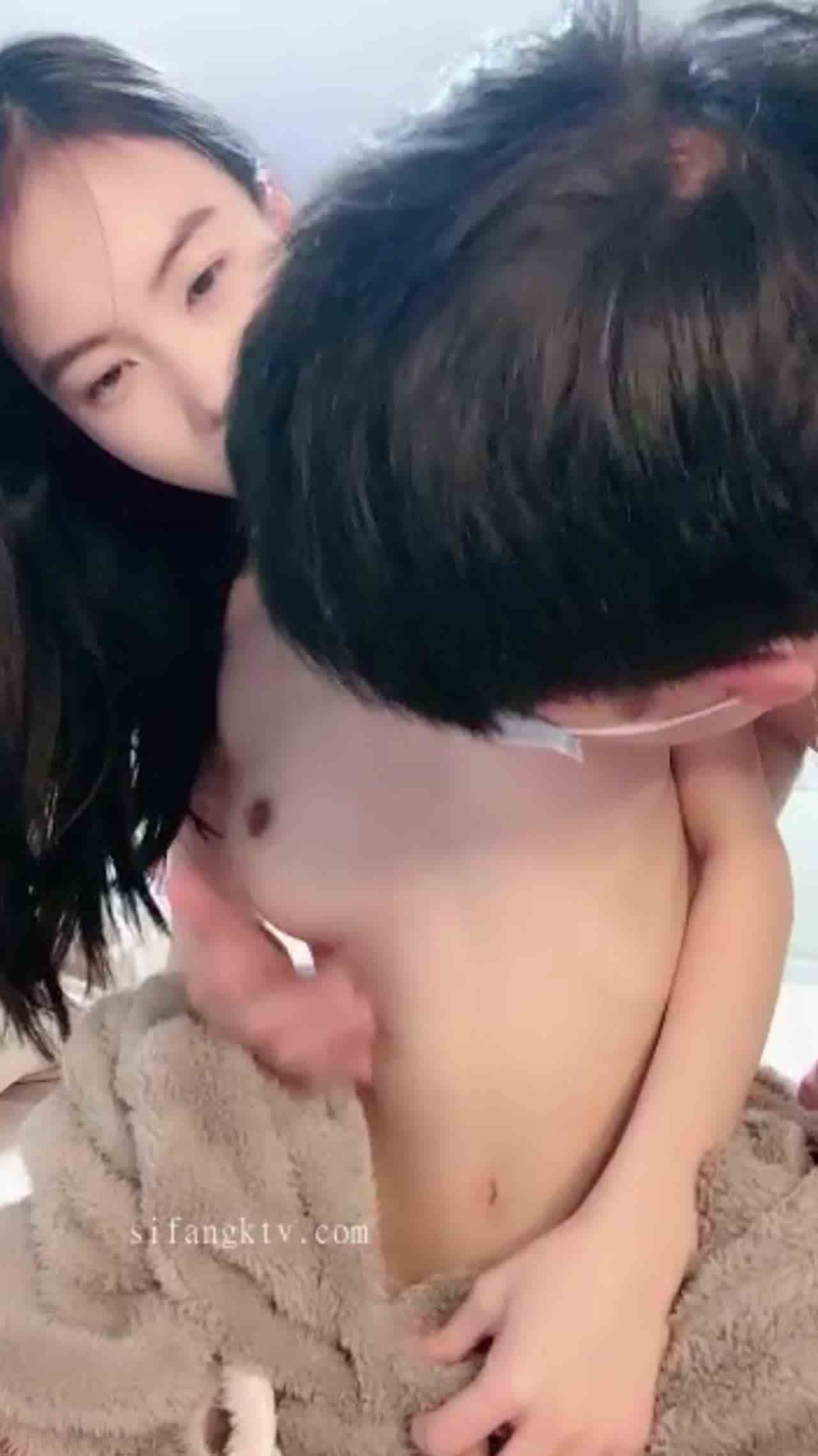  校花级别女神每次见他就受不了 撸的我好虚~爱了 的剧照2