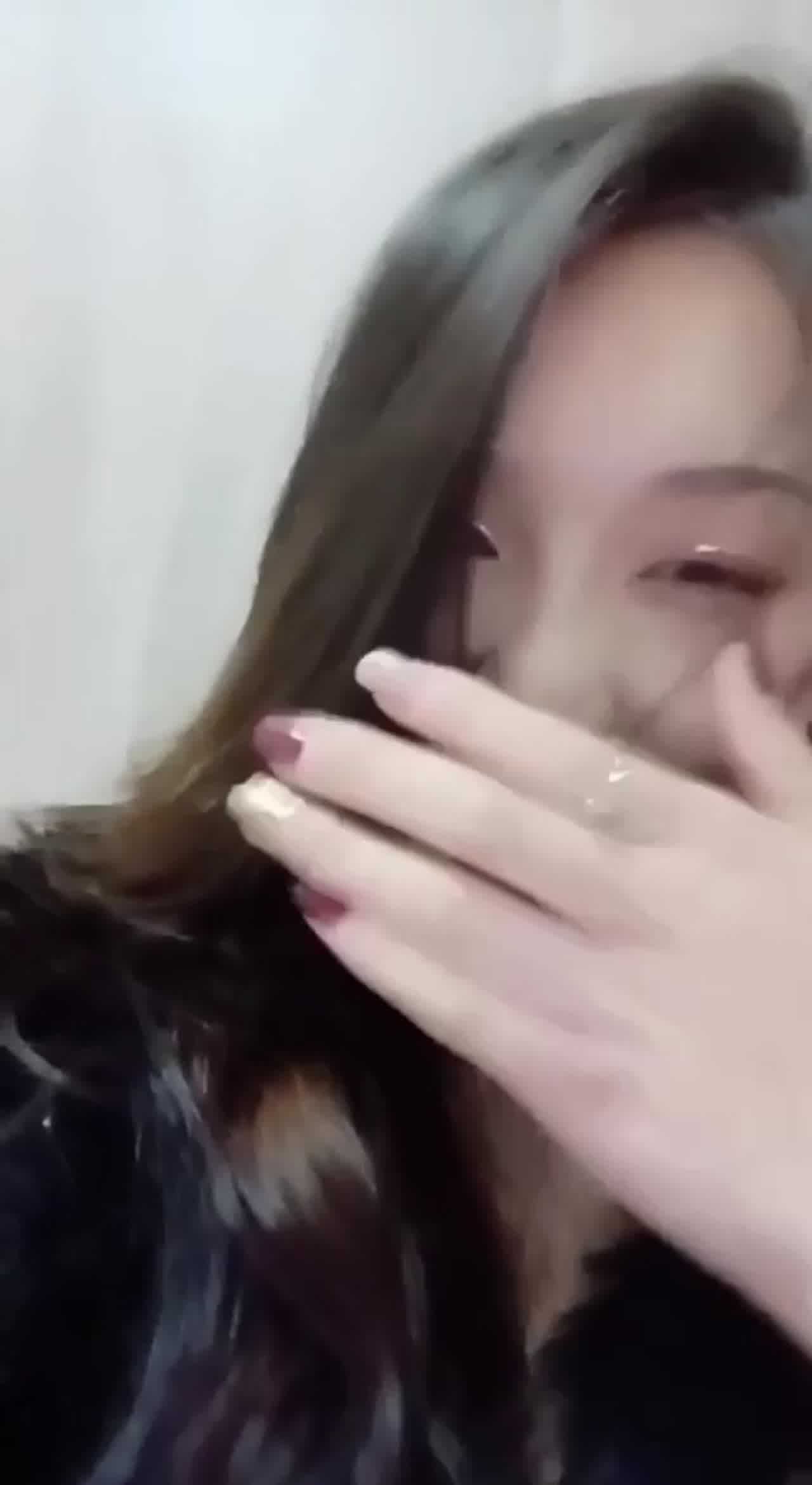  黑丝御姐表情真骚 的剧照7