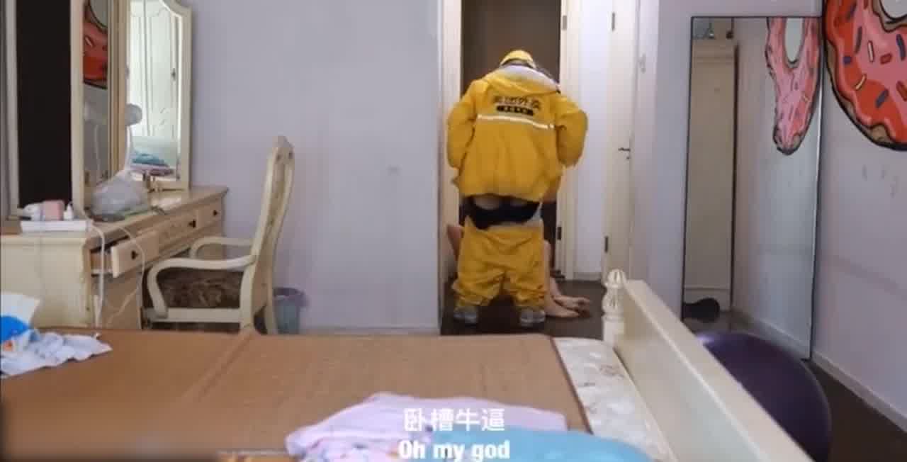  色诱Uber外送员叫餐不吃吃肉棒 的剧照1