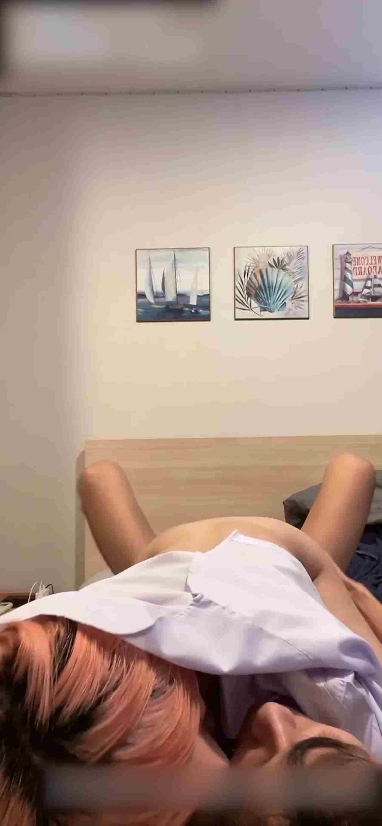  【情侣流出】骚气橘发小女友 的剧照3