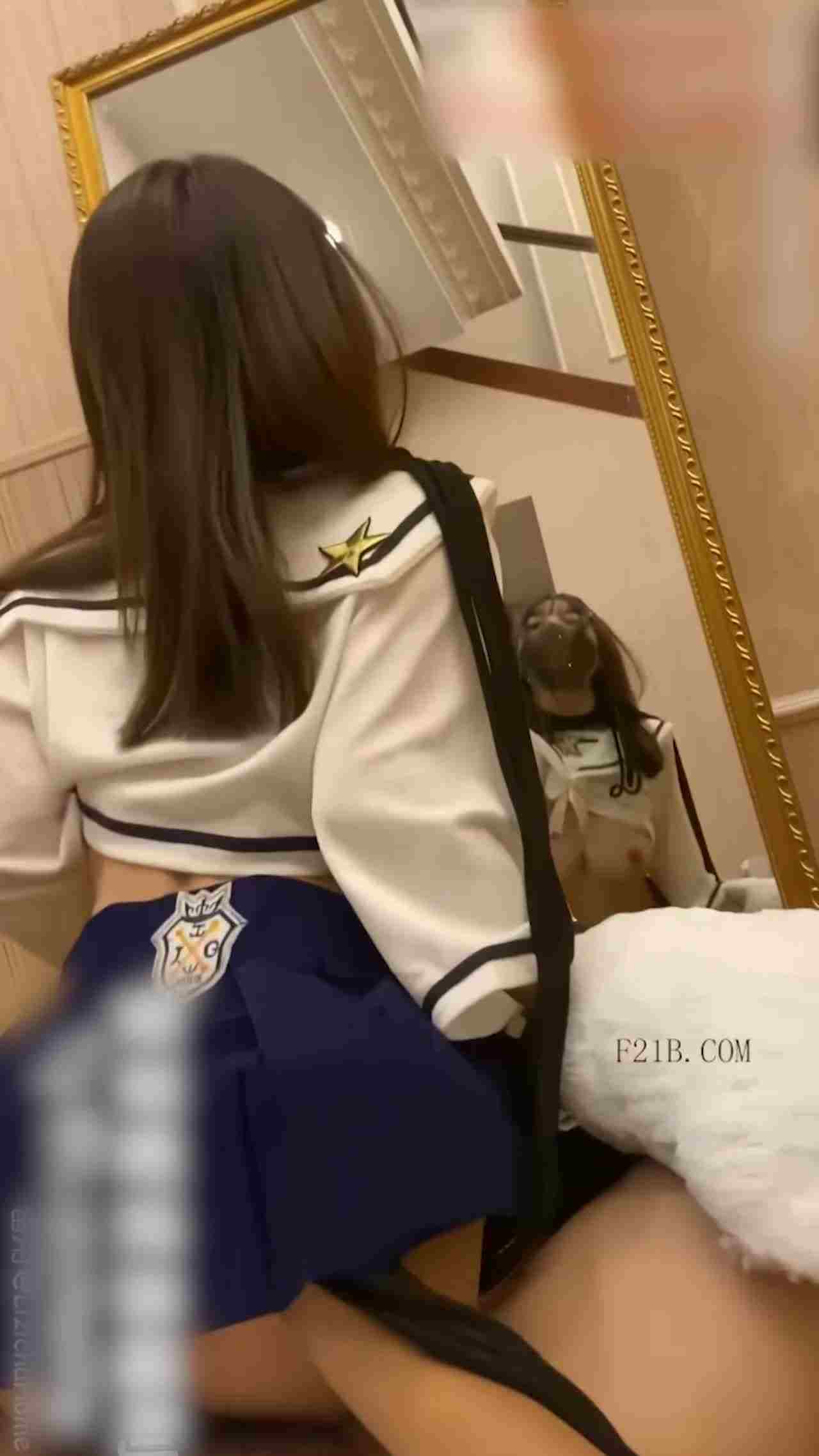  水手服白虎萝莉无套内射女上榨精 的剧照8