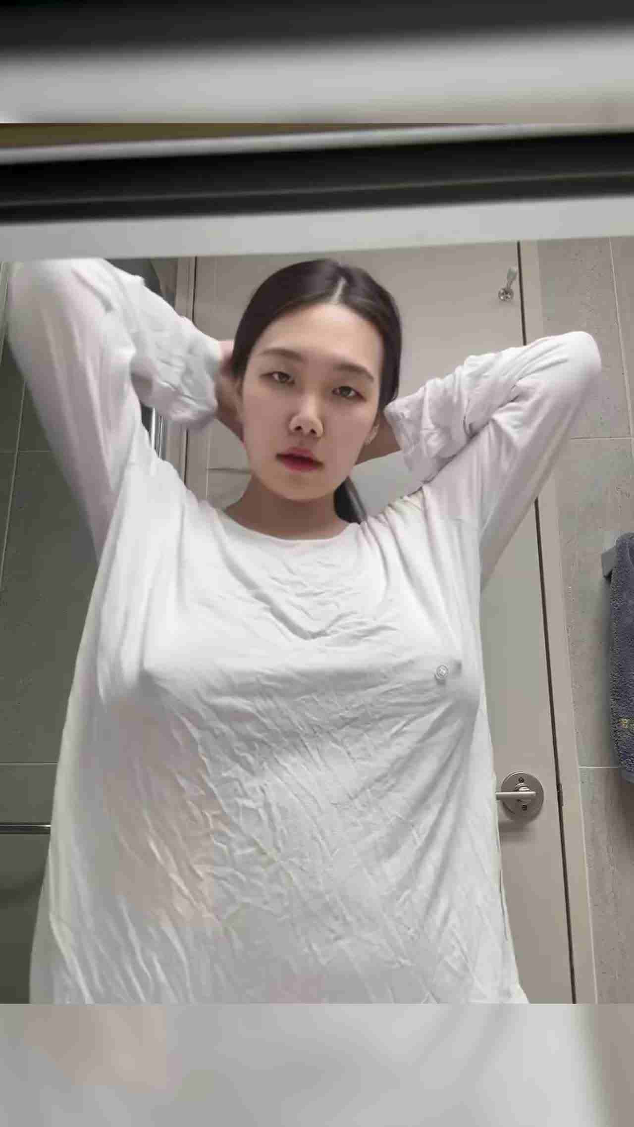  看射了都，湿身巨乳装最为致命 的剧照3