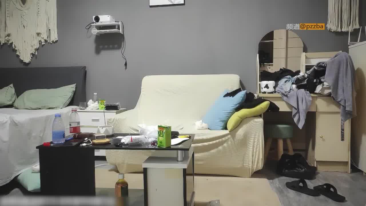  漂亮人妻极品大胸骚气逼人大胸弹力十足 的剧照4