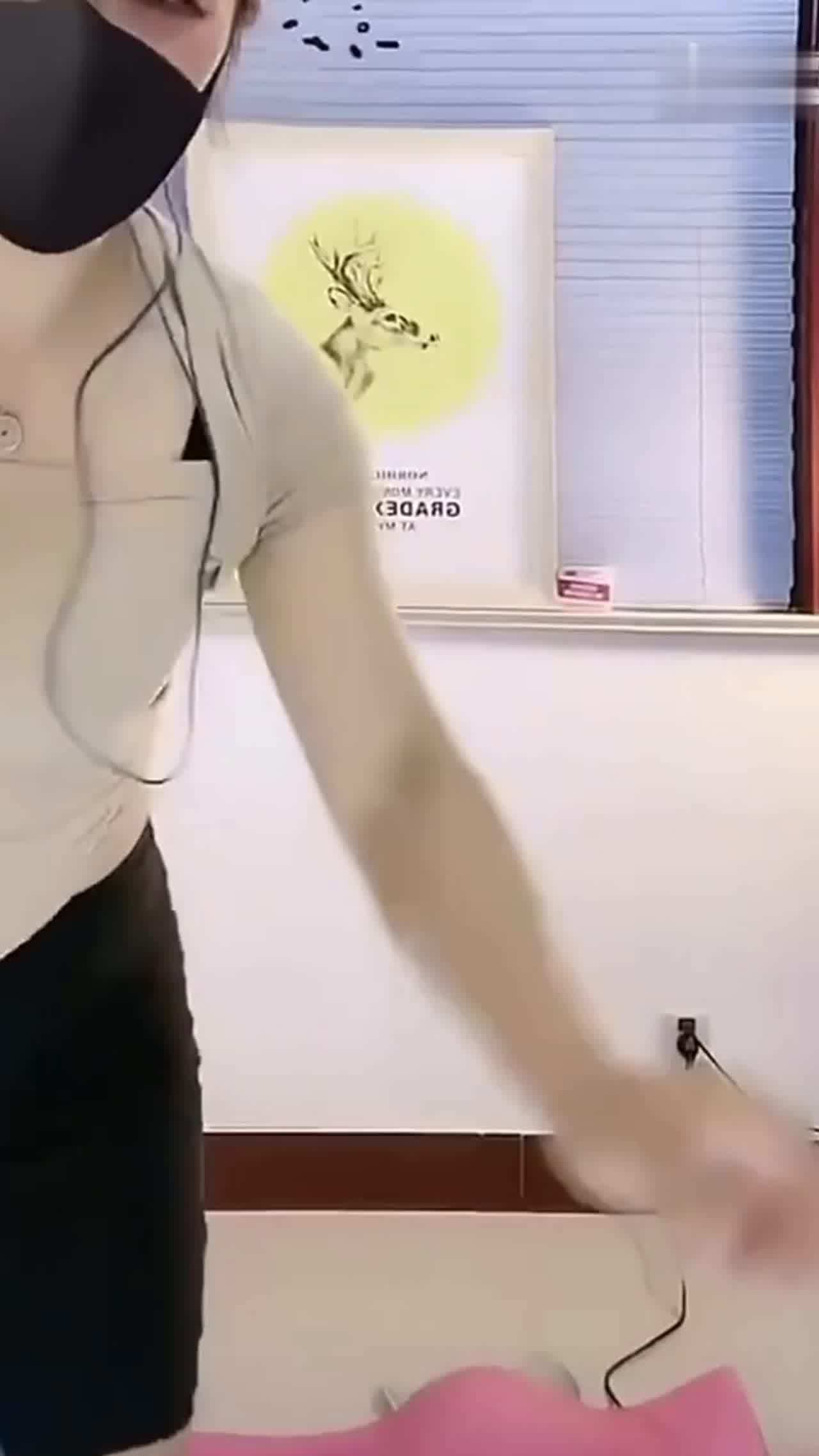  快手直播这么玩高潮喷水。 的剧照6