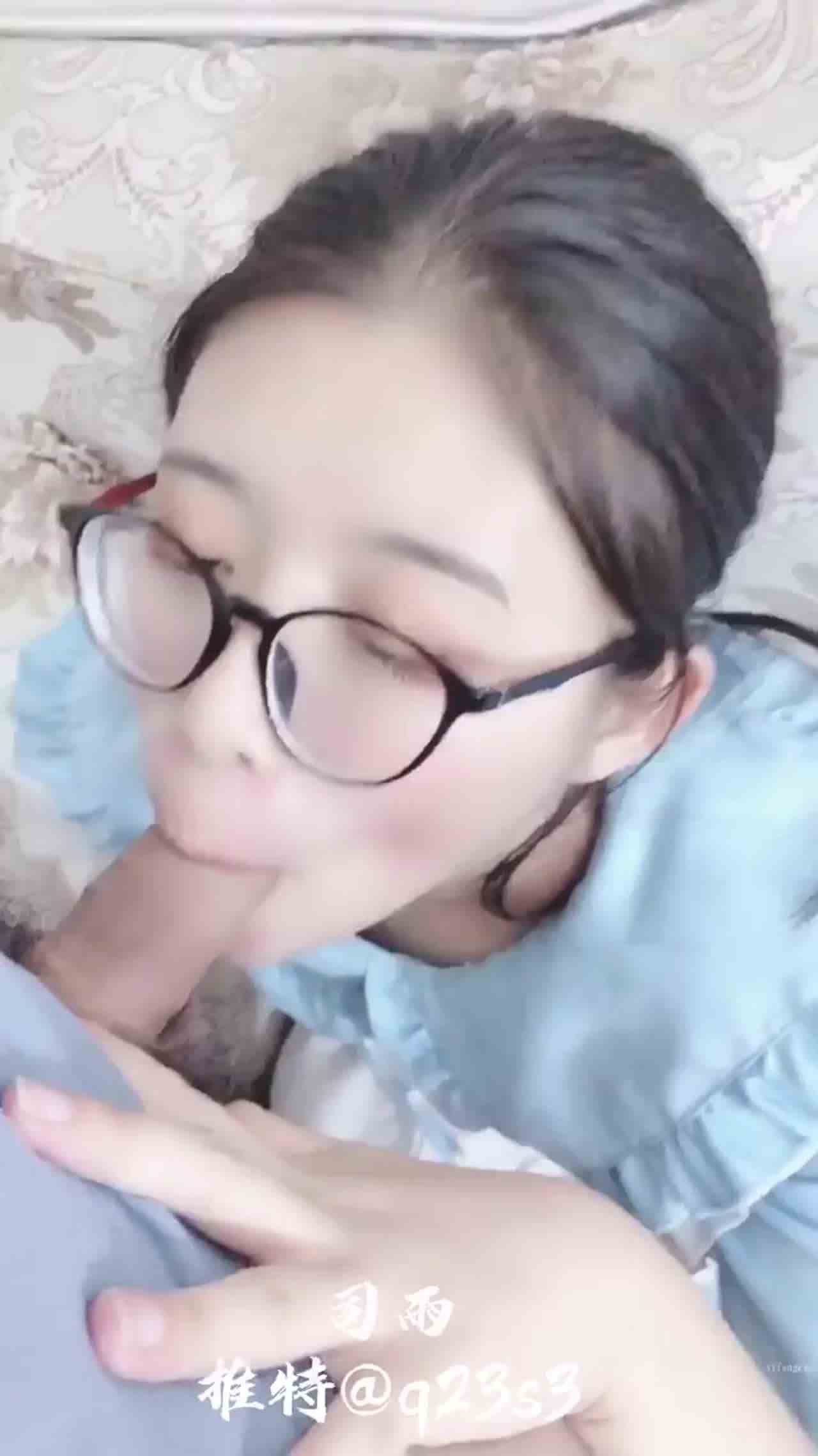  学院派女神司雨 女仆服侍颜射 的剧照2