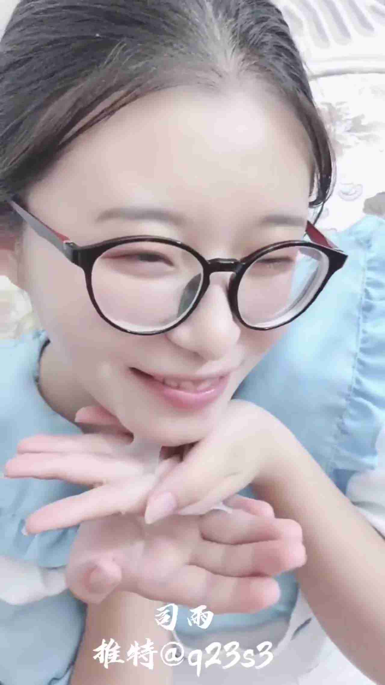  学院派女神司雨 女仆服侍颜射 的剧照10