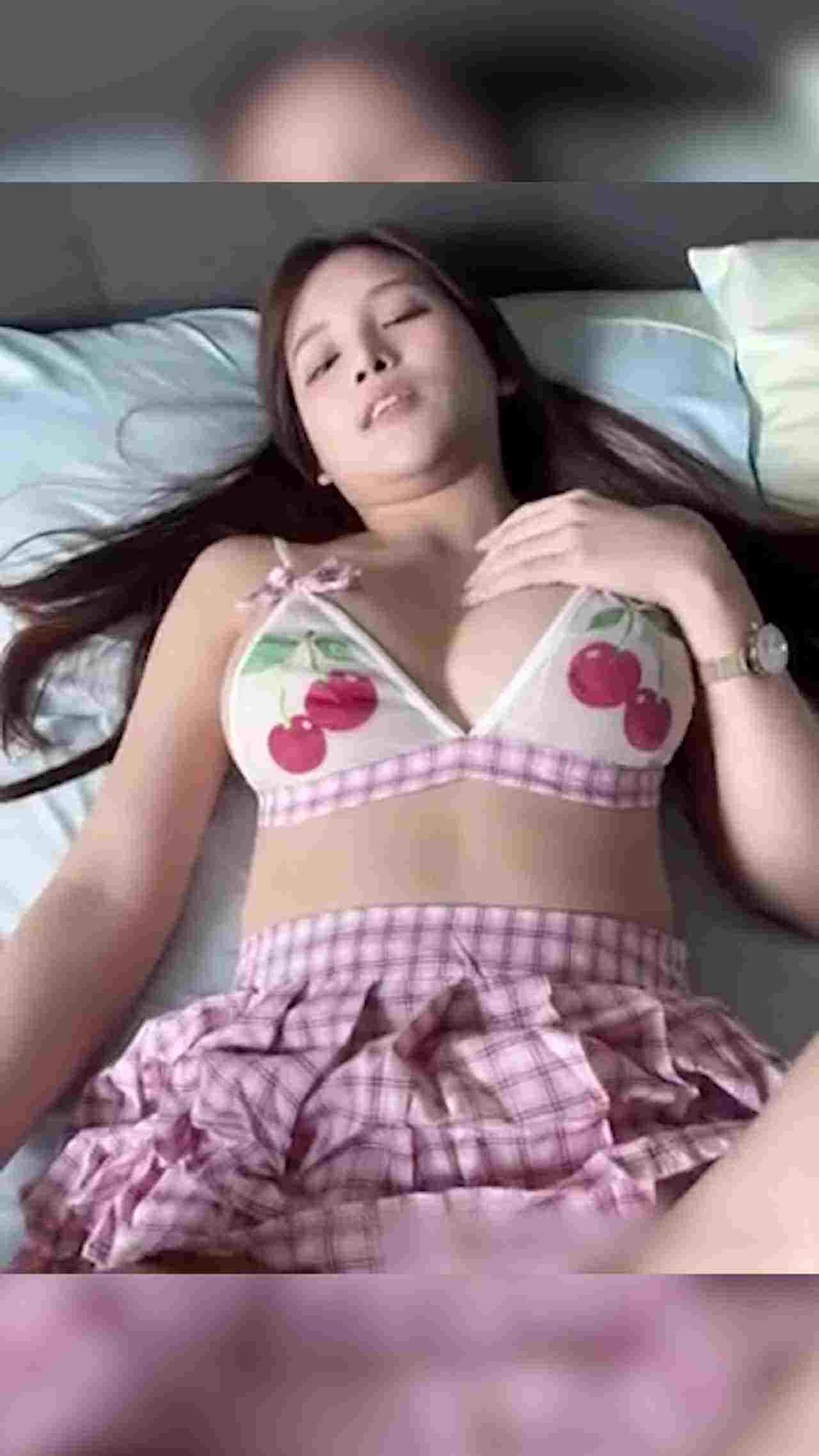  人气模特高颜值露脸白虎顶弄一路骑马 的剧照5