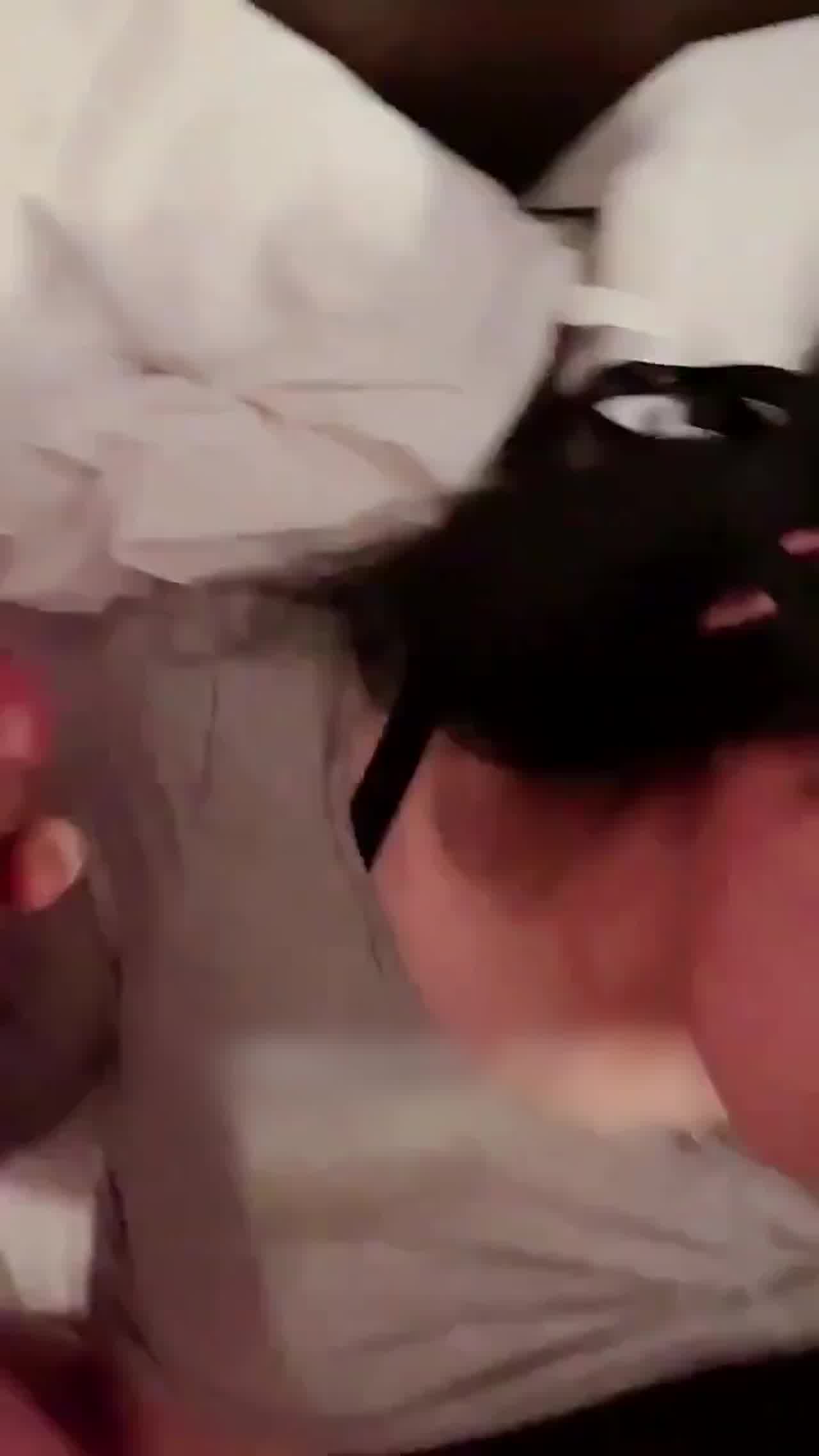  网红小姐姐到大干爹家做3p特殊服务前后都被装满 的剧照9