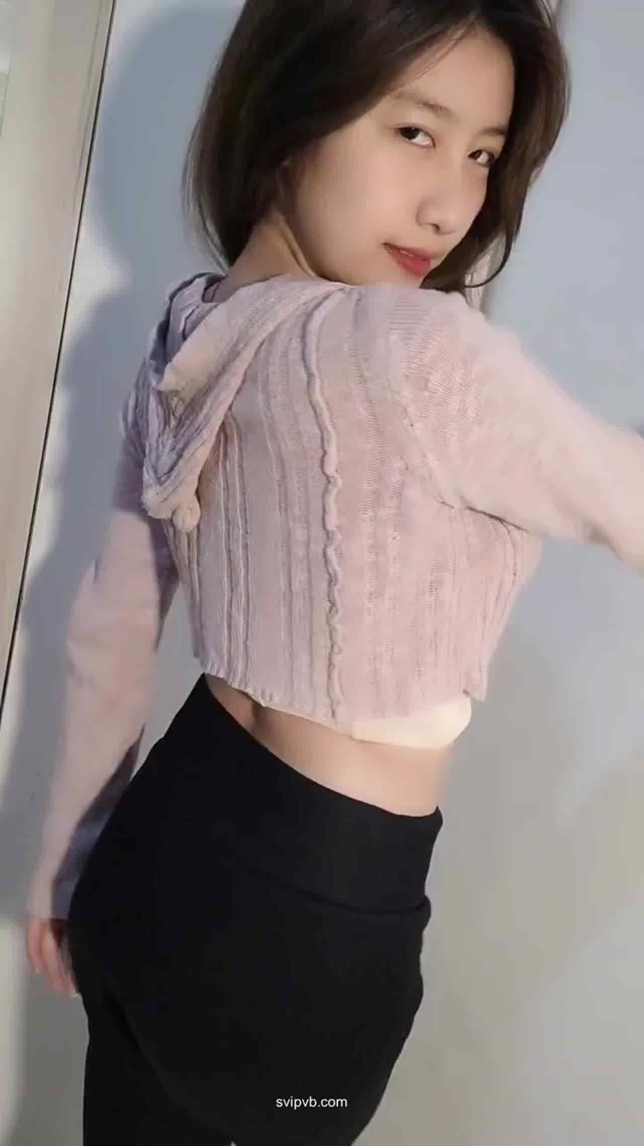  爱吃荔枝 女神诱惑舞蹈 的剧照5