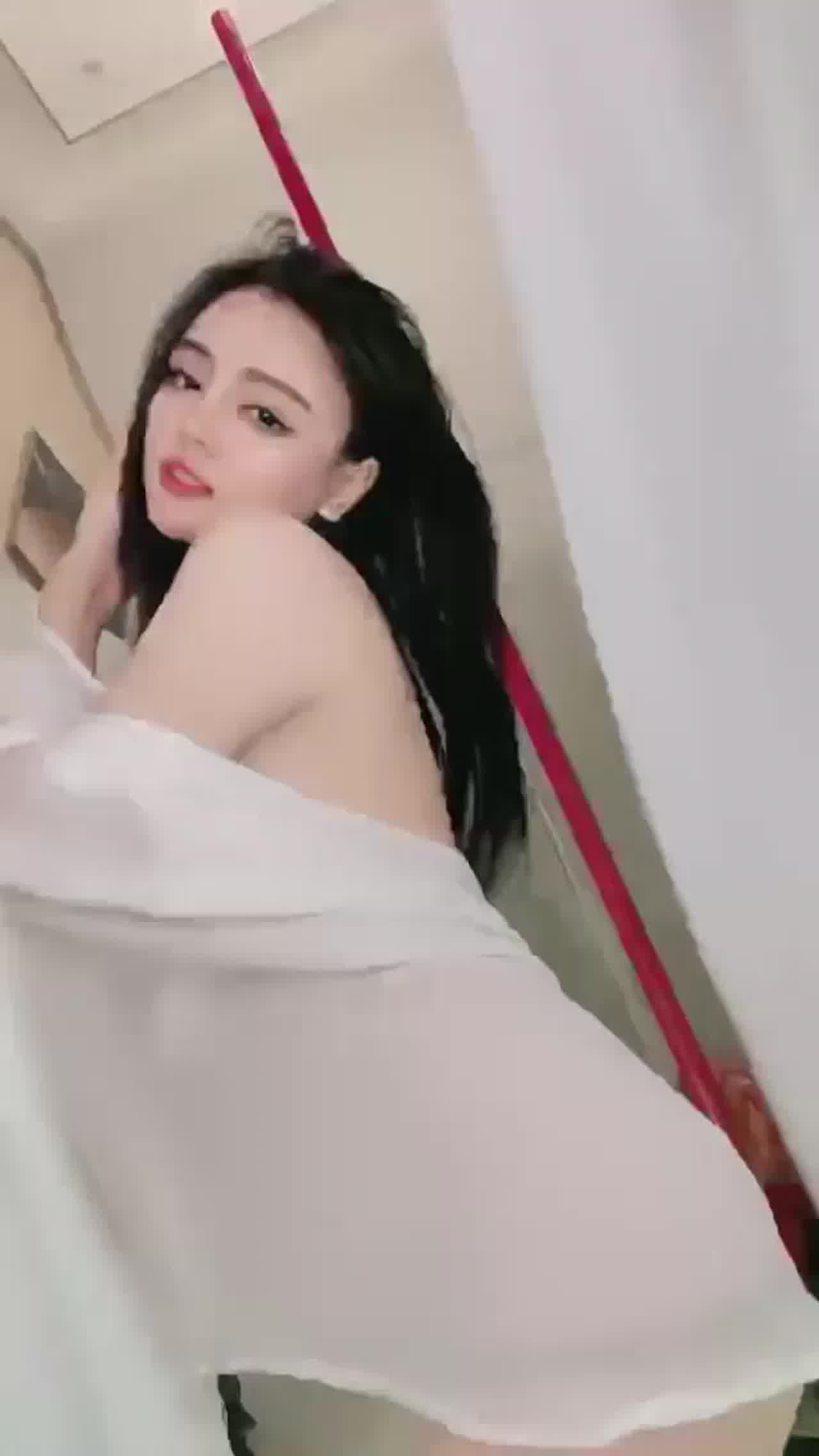  前方核能！空灵女神上演风中奇缘 的剧照1