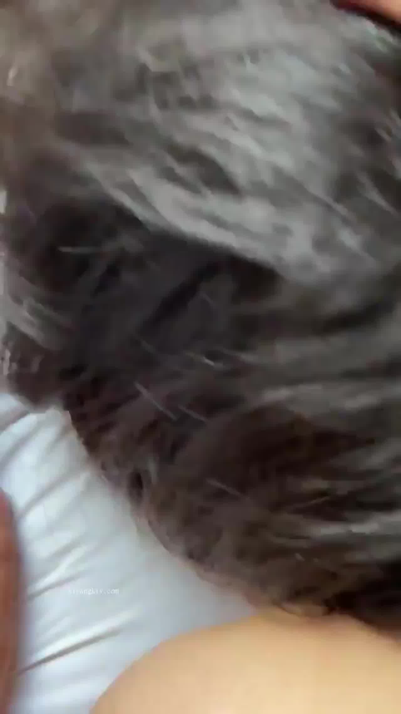  调教母狗屁股都被抽红了 的剧照3