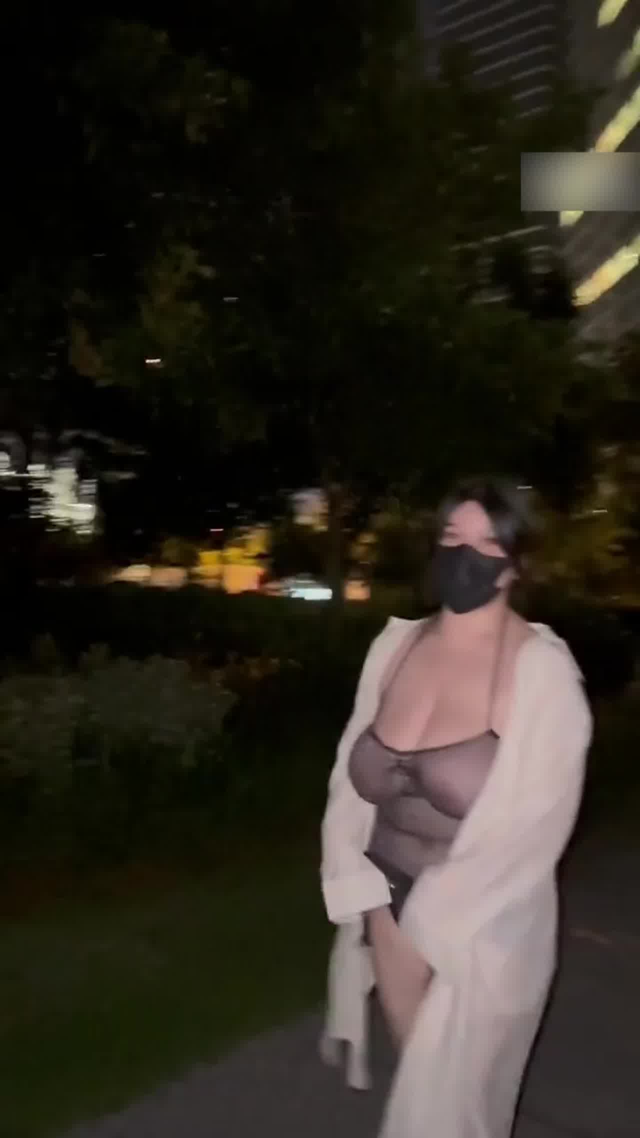  刚脱下的内裤不到十分钟，去捡呀~ 的剧照4