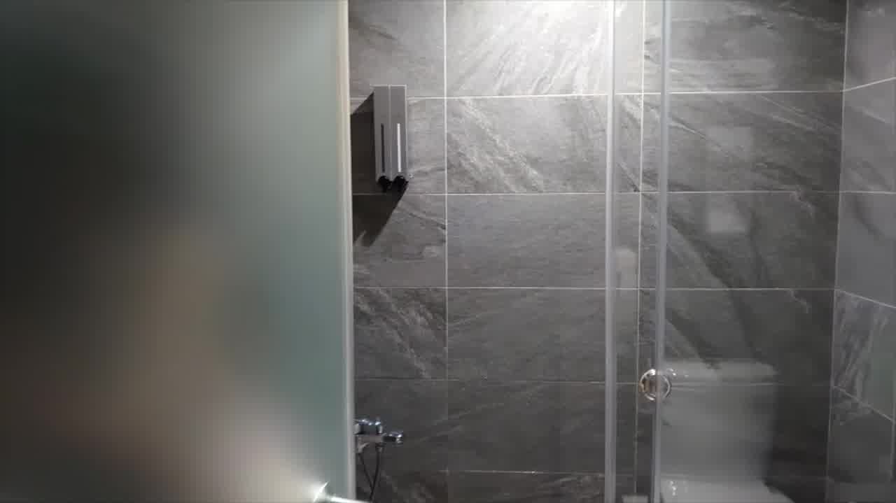  网约22岁娜娜做演绎做主持 的剧照8