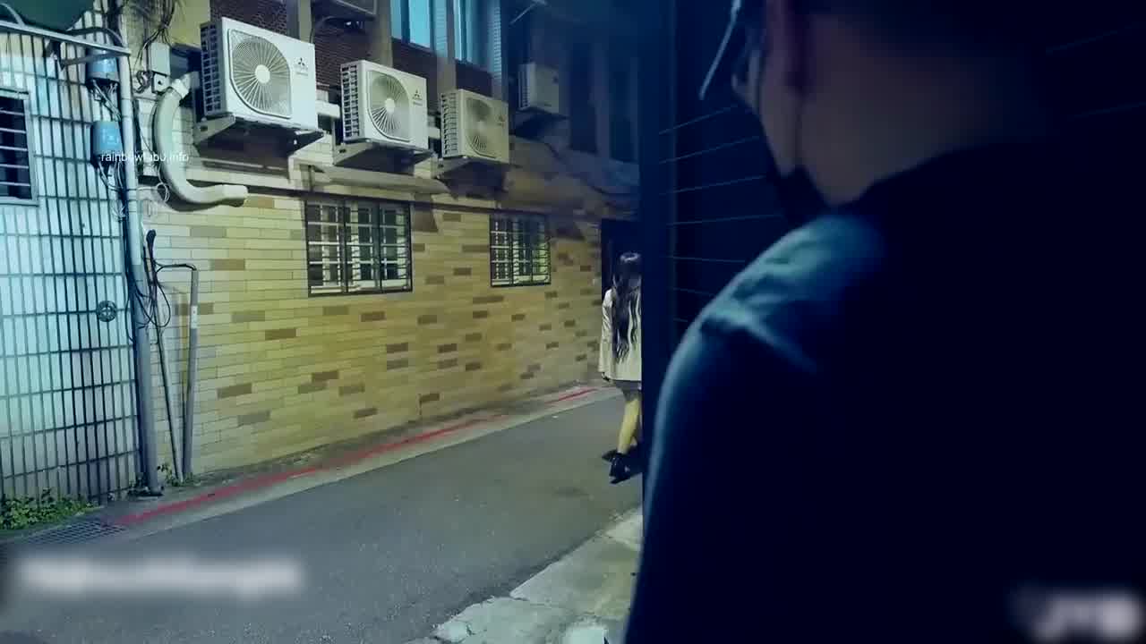  巨乳妙龄女神【乐乐】下班回家途中被电车痴汉尾随趁她熟睡进屋强行交合嘴说不要却迎合着高潮 完整版 的剧照7