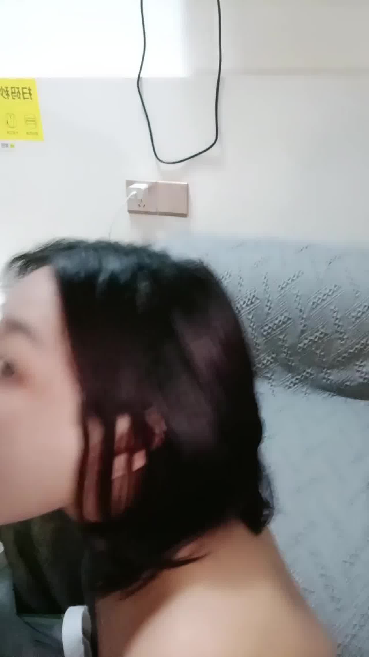  小嘉睡不着 校花级别女神竟然开直播与男友啪啪下海赚钱 的剧照8