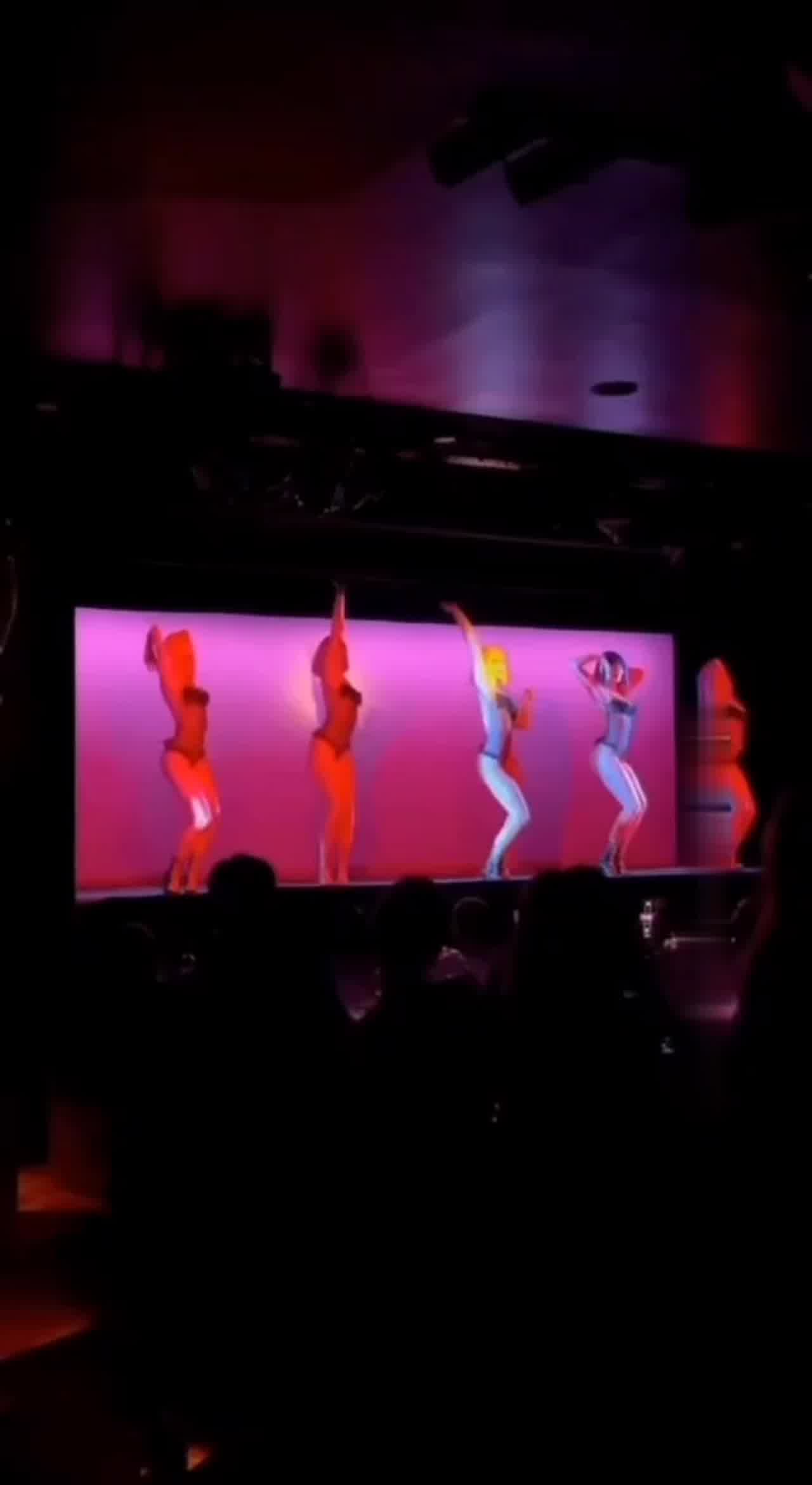  Lisa疯马秀首秀现场片段 的剧照1