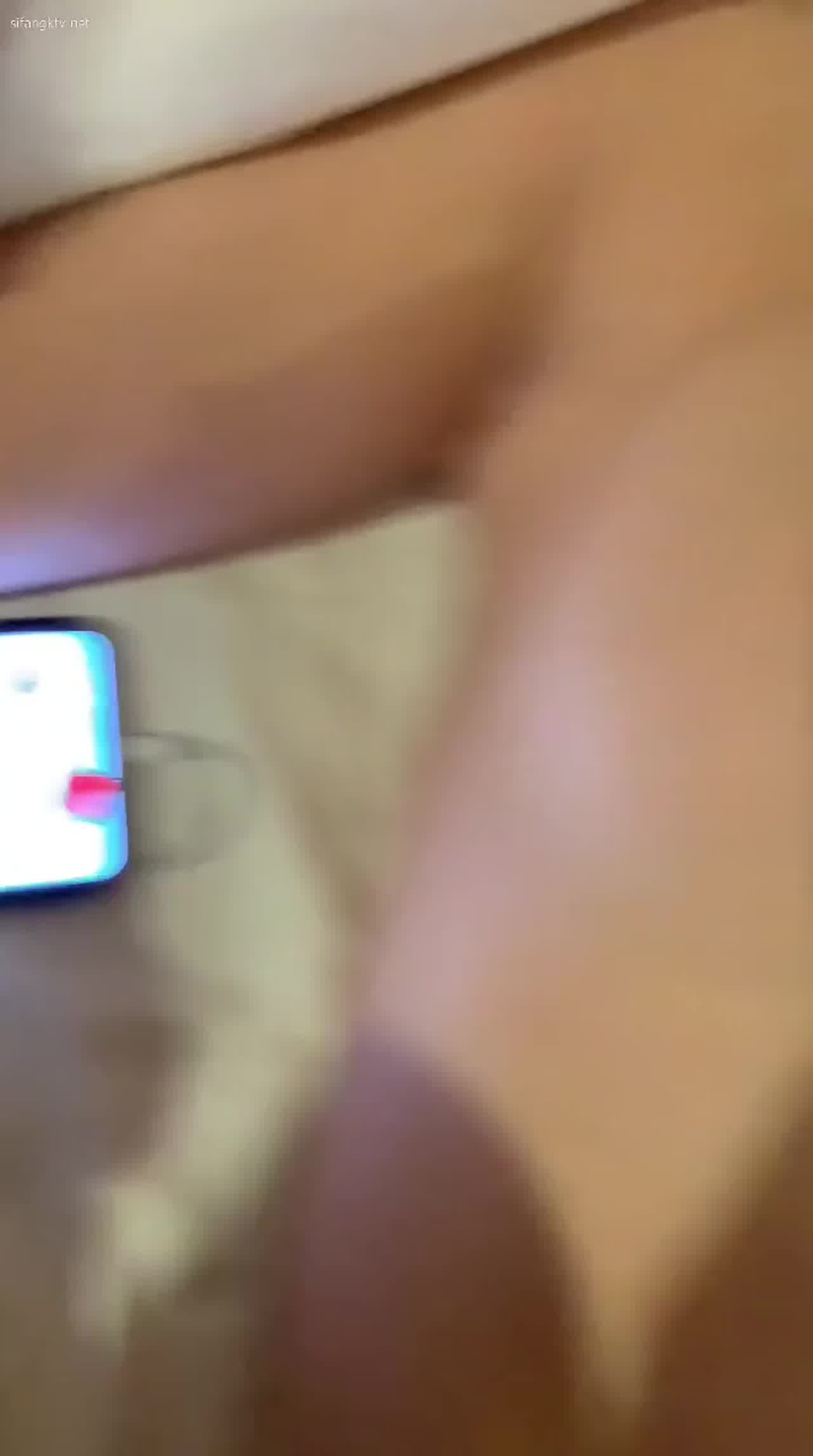  【这是被操爽过头了吗？】第七弹，好卑微的母狗，射完吐槽男友：我连说话都不敢大声，就是怕被你打 的剧照9