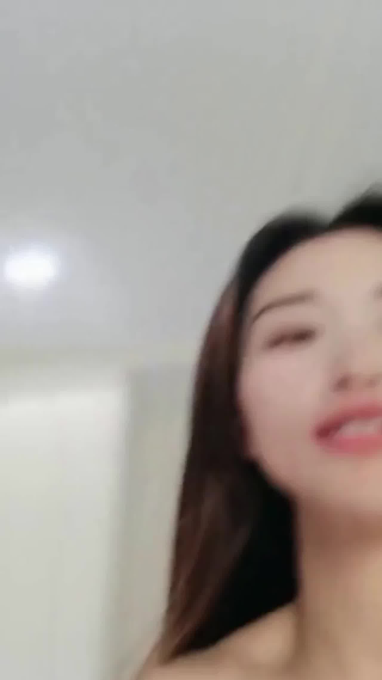  漂亮小少妇 你的小溅逼 被小哥哥操尿了 骚逼白浆四 的剧照10