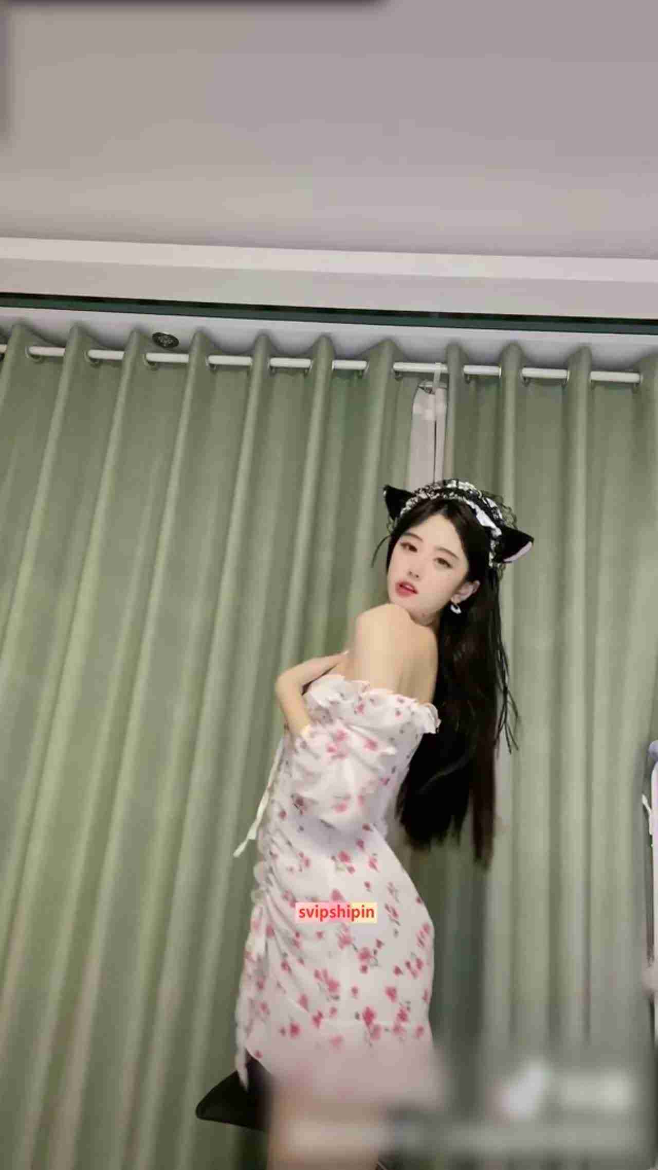  抖音高颜质网红骚舞弄姿 的剧照2