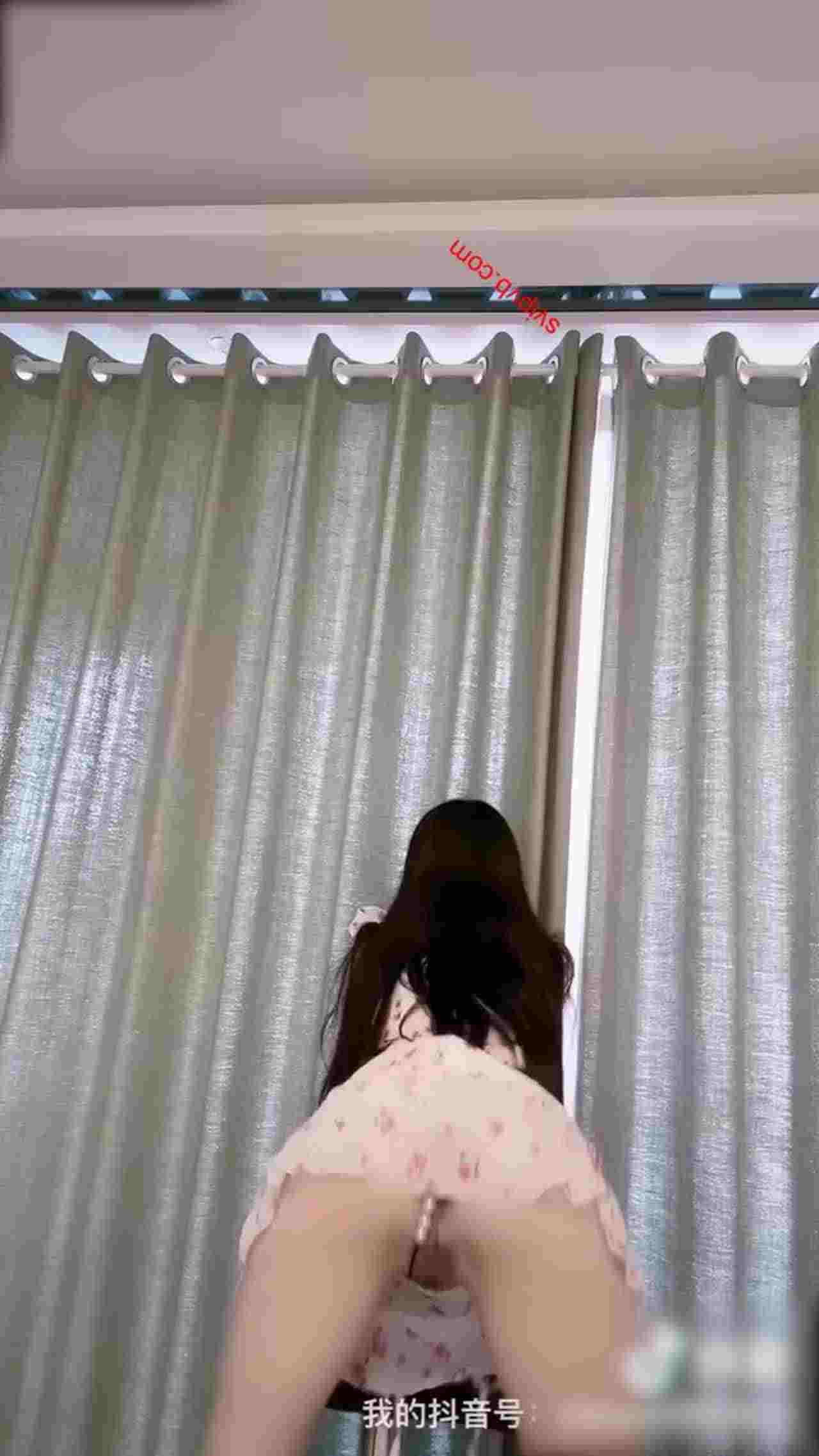  抖音高颜质网红骚舞弄姿 的剧照3