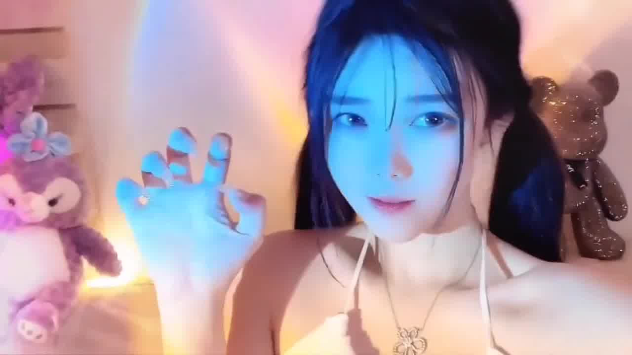  来一起感受一下风情万种的吻，喜欢几号小姐姐扣出来吧！ 的剧照3