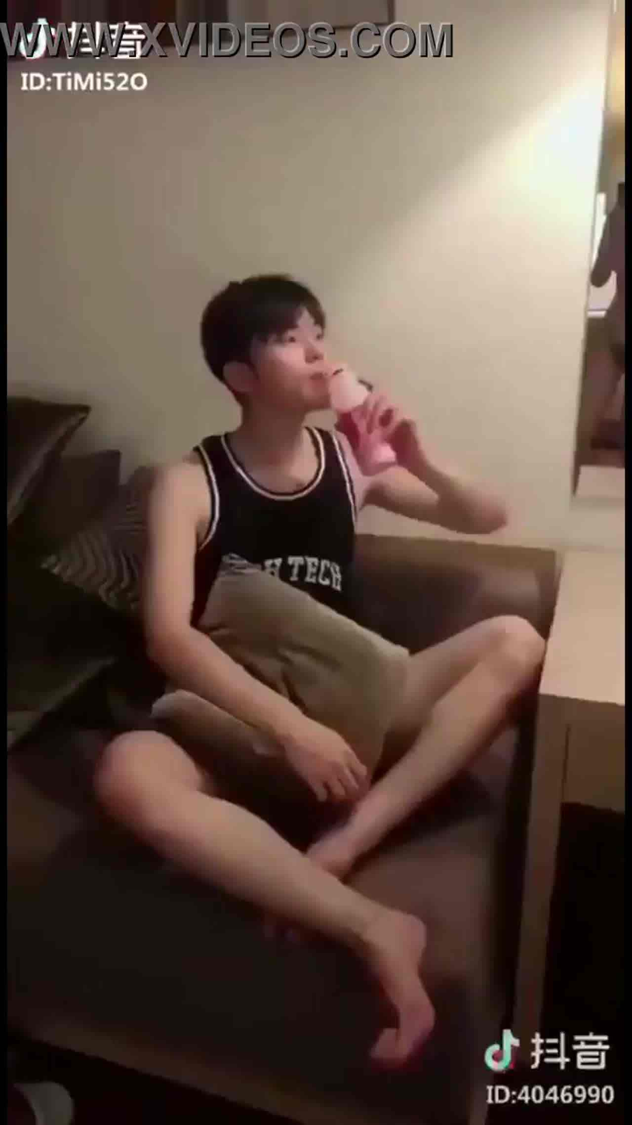  抖音各种疯狂不雅小视屏发骚爆奶等合集让你一次爽到射笑到尿 的剧照7